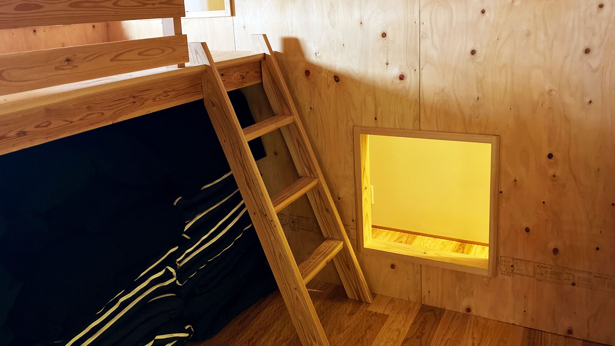 [Family Room "House"] Up to 8 adults can stay here. Inside the hut is a space where children can play freely.