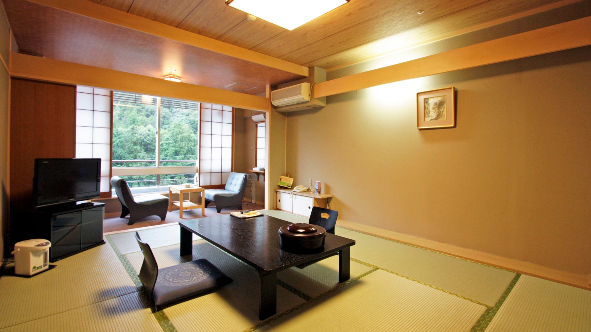 "Bangunan utama" kamar bergaya Jepang 10 tikar tatami atau 12 tikar tatami