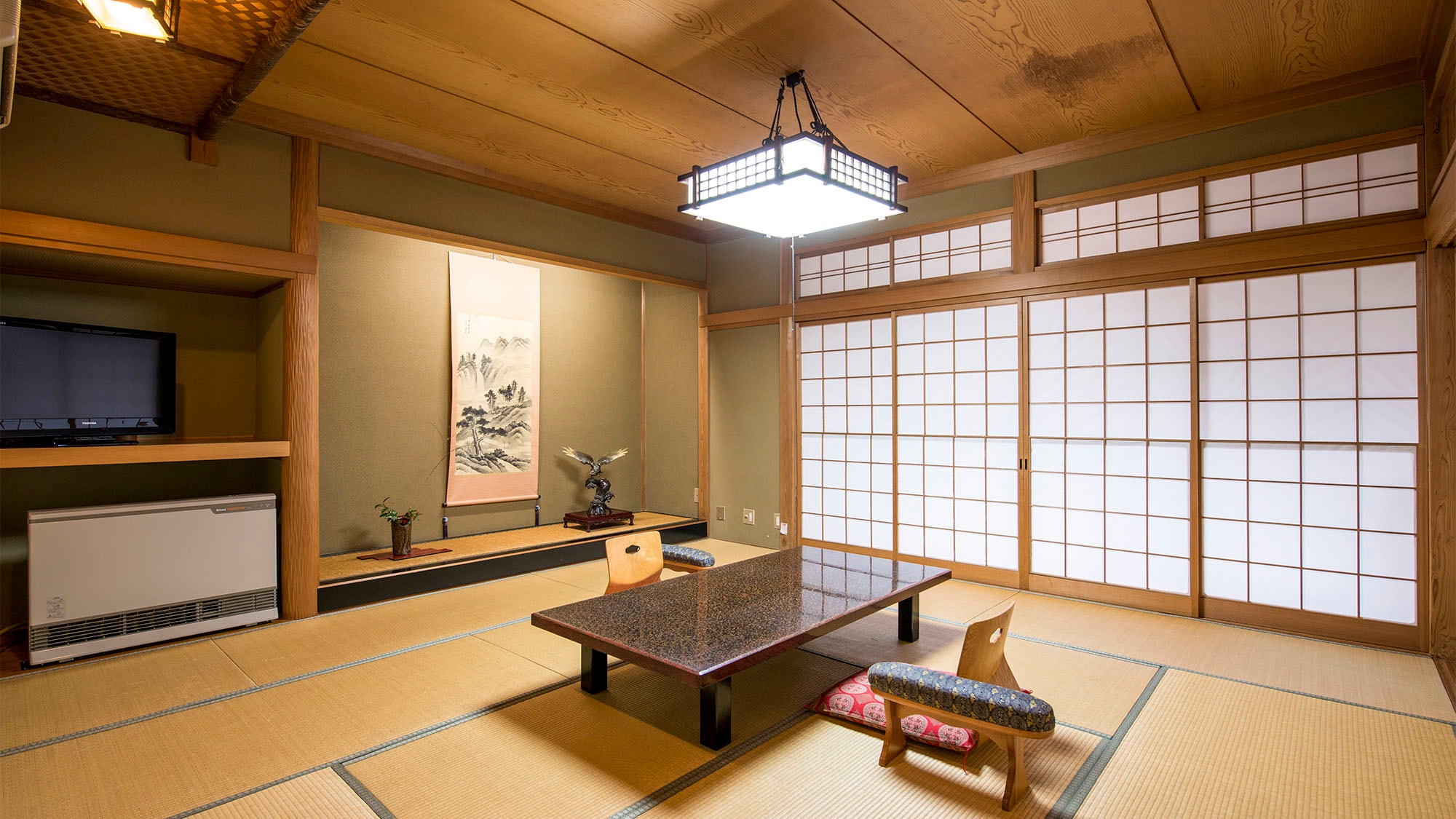 ・ Main building standard guest room: Japanese-style calm appearance