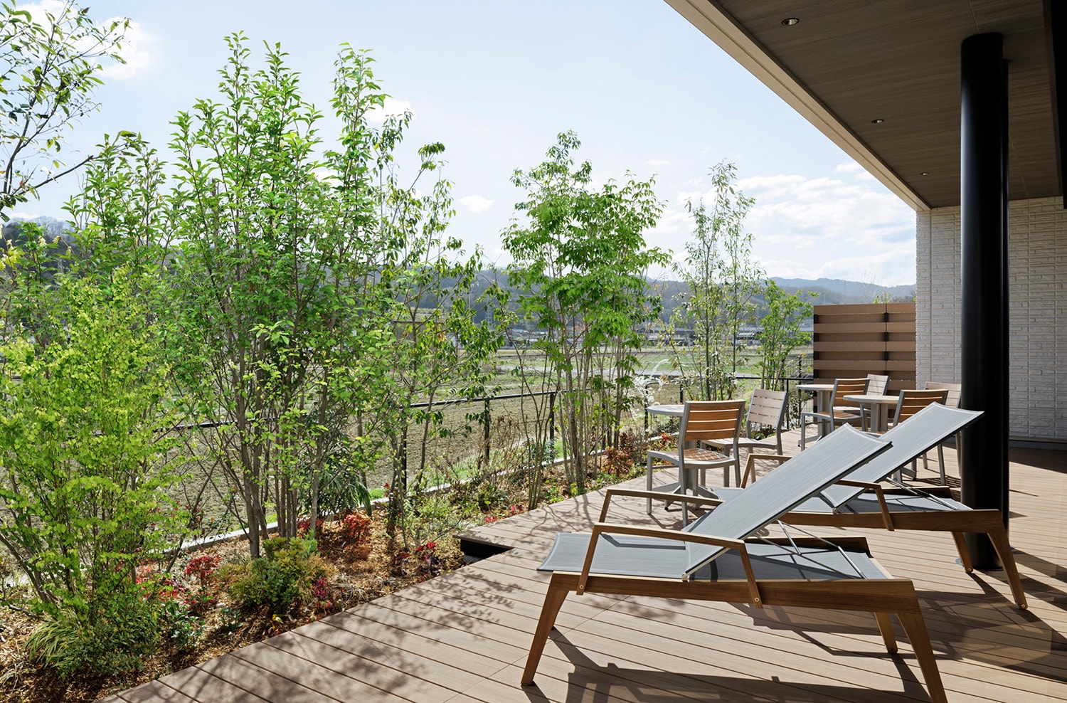 Terrace: On sunny days, you can relax on the terrace surrounded by greenery.