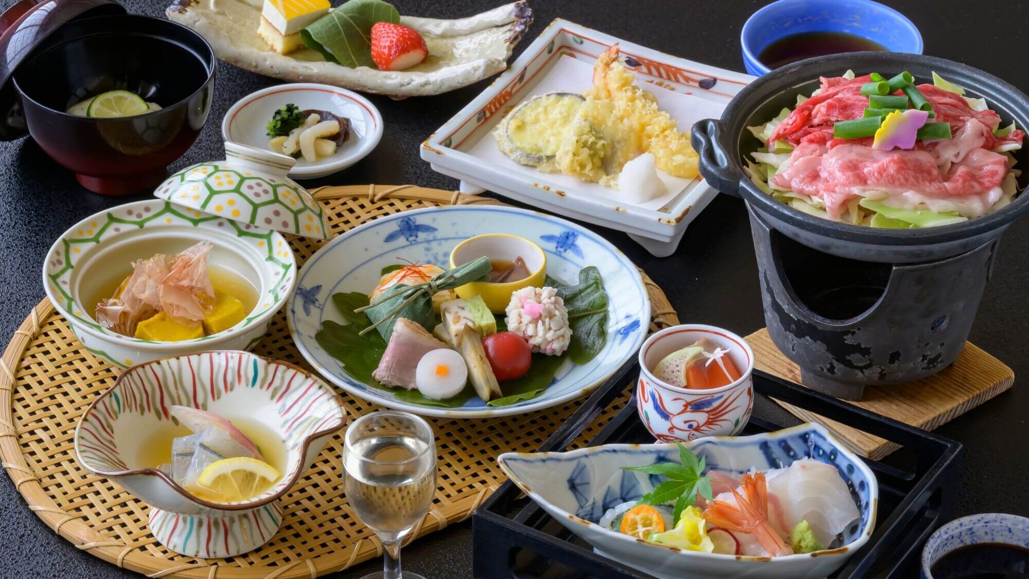 【時令懷石料理套餐】 可以品嚐鳥取縣的海鮮、山珍海味、農產品的經典懷石料理。