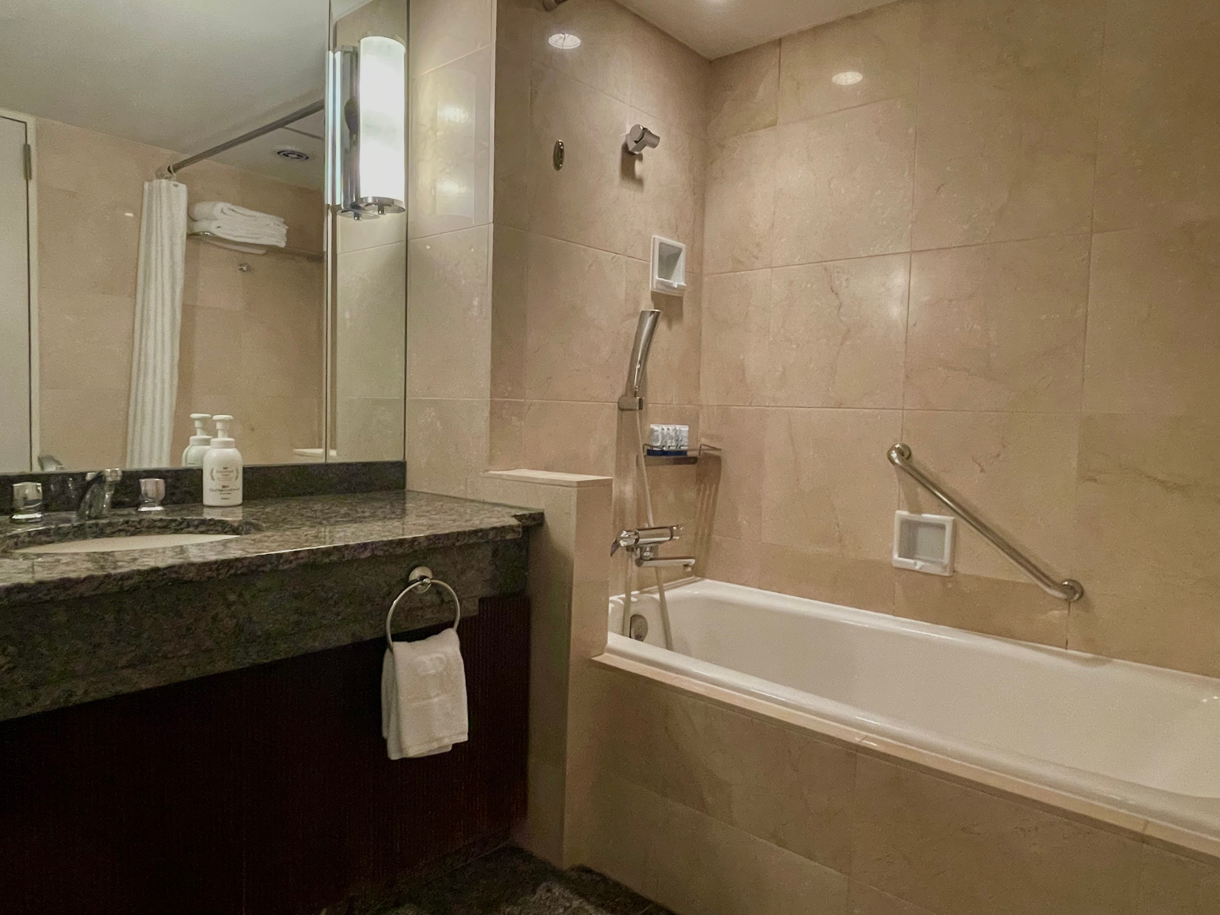 ◇ No smoking ◇ 10F Executive Floor Junior Suite Bathroom (example)