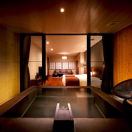 Guest room with open-air bath