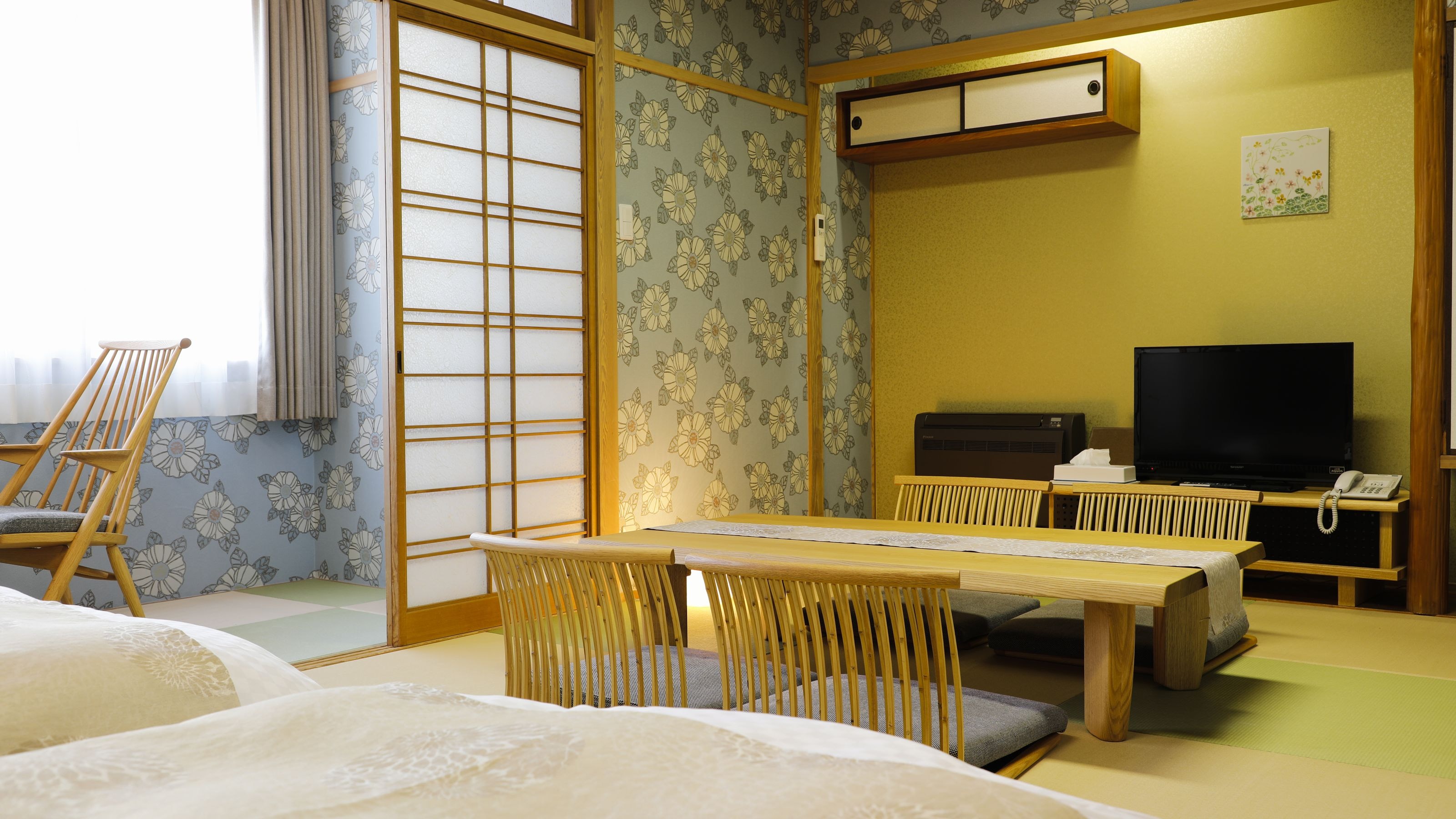 ＊DX 일본식 객실 예: 넓은 일본식 객실에 시몬스 침대를 배치