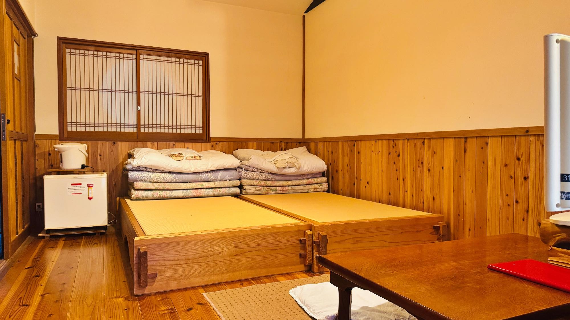 Japanese-Western style room (6 tatami mats)