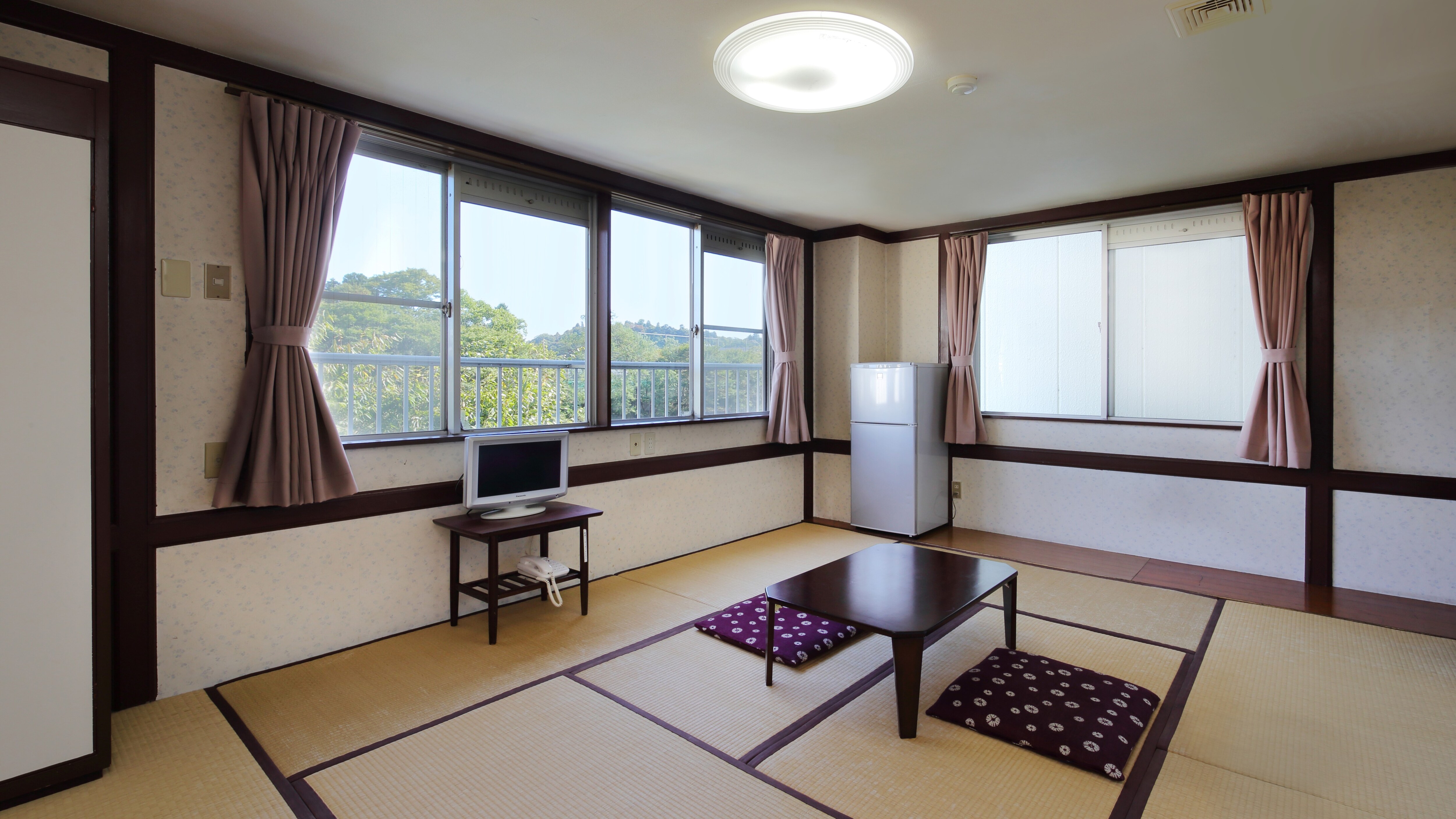 Japanese-style room