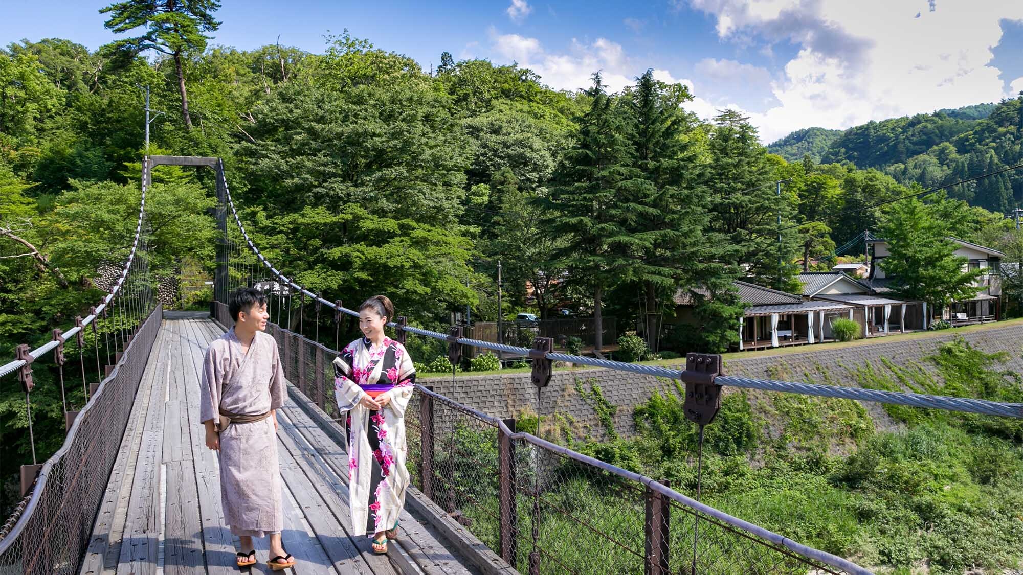 ・ Take a leisurely walk on the suspension bridge. There is a little thrill