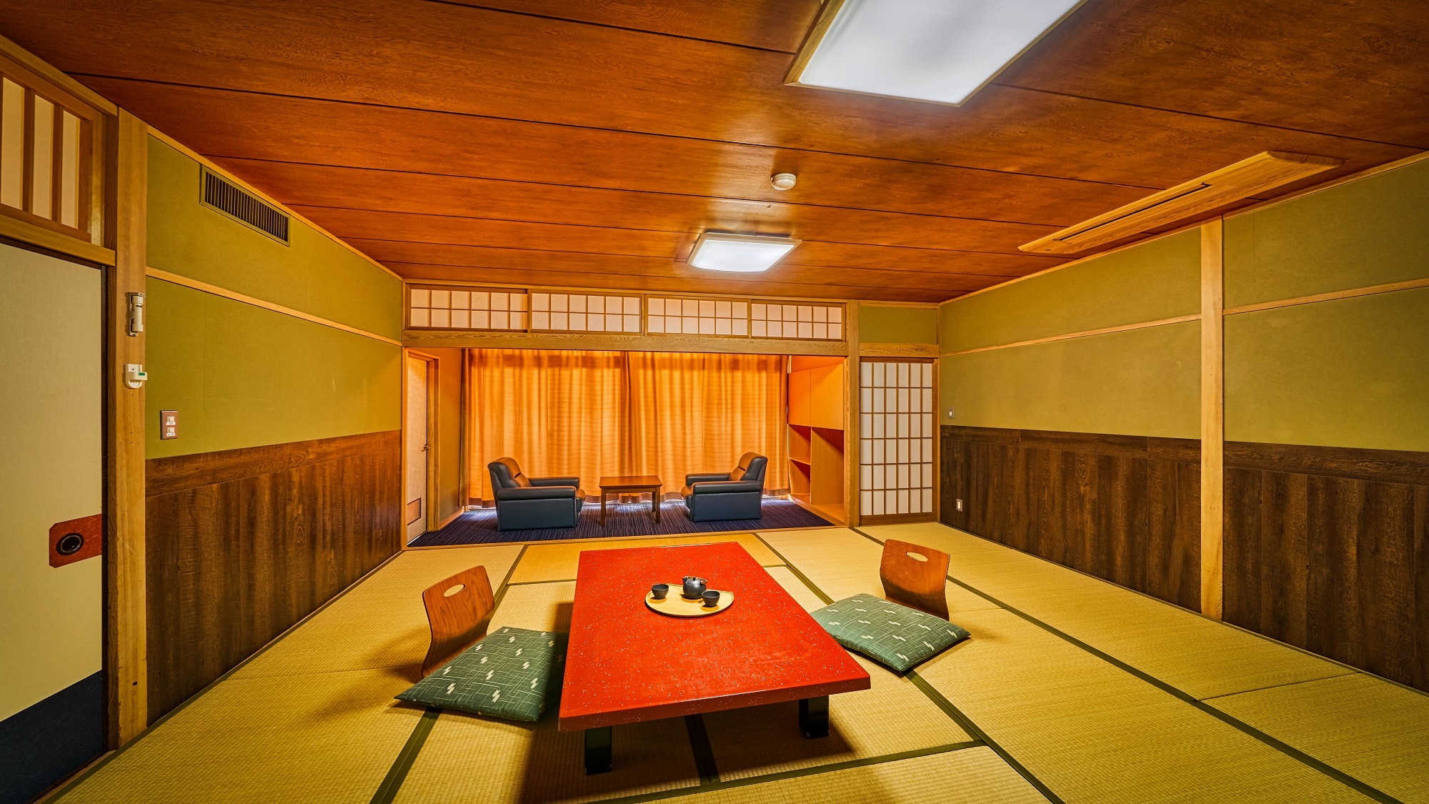Standard Japanese-style room *An example of a guest room