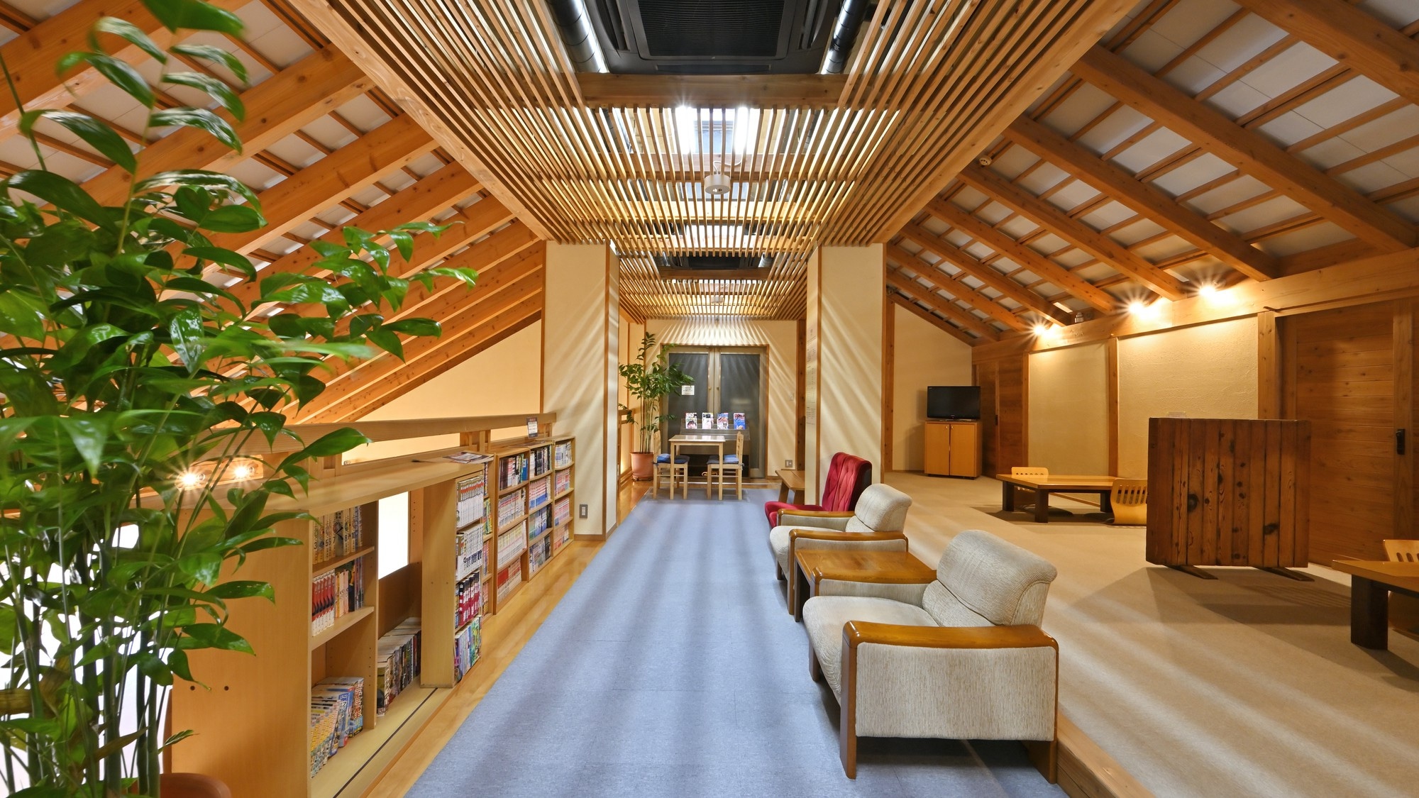 ■[Ryoma no Yu] The rest area on the second floor. We have a large selection of manga books.