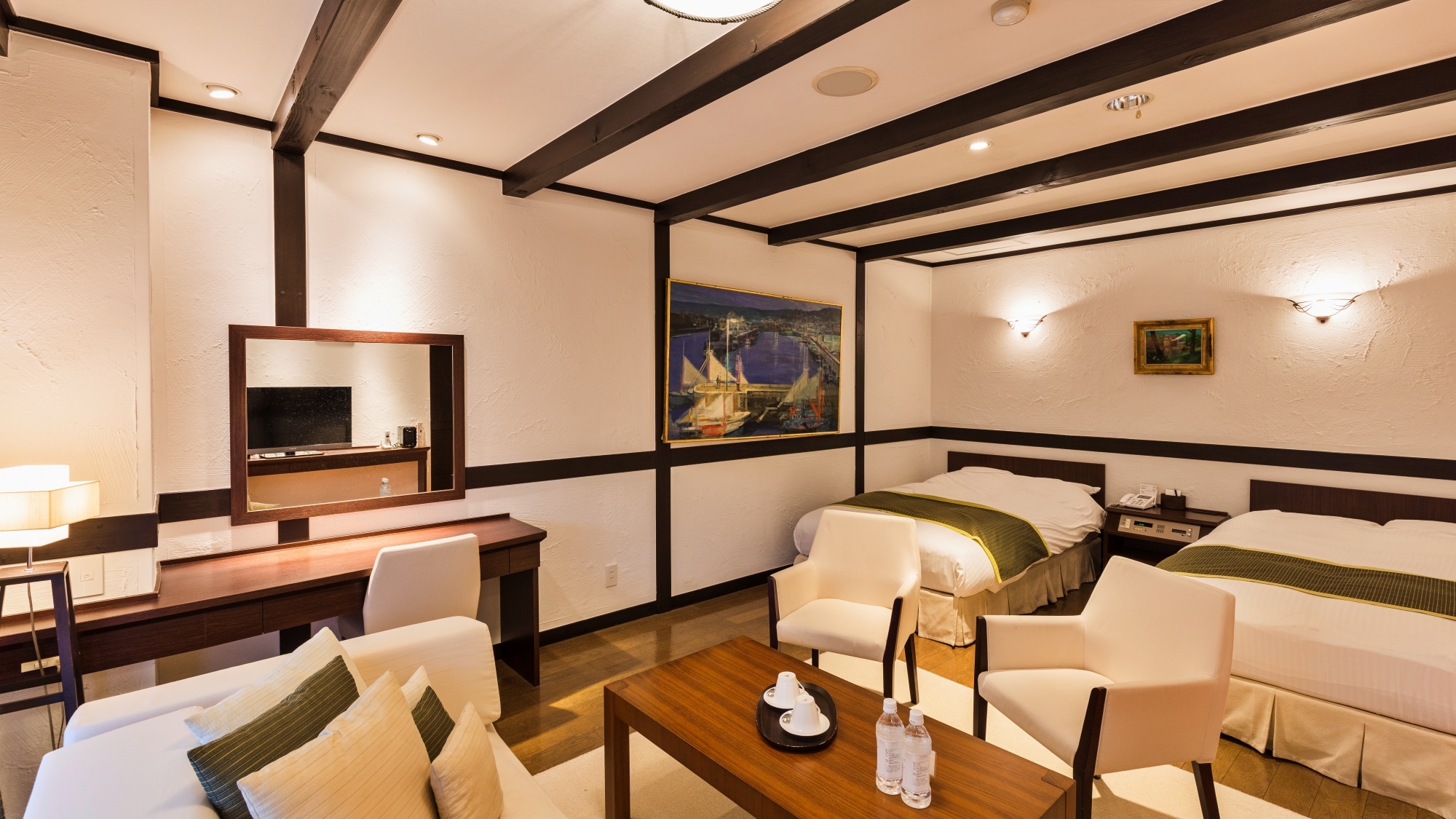 [Junior Suite] Even larger than the Comfort Twin, the bed is equipped with a Simmons bed.