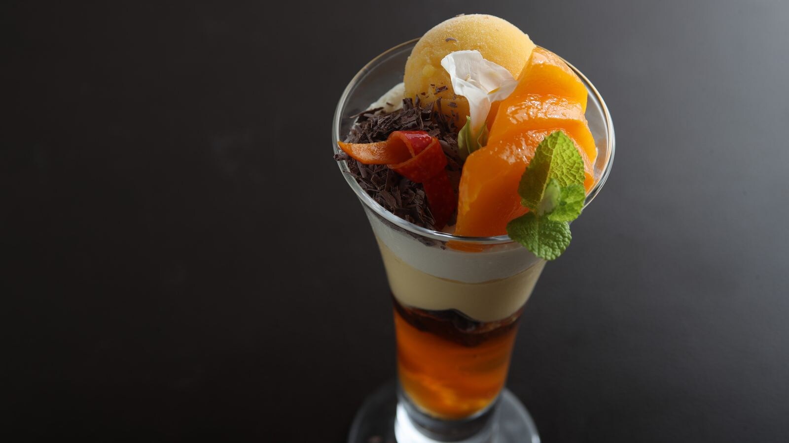 Lemon tea jelly and apple mango parfait made with organic Matsue tea "Takarabako" Japanese black tea
