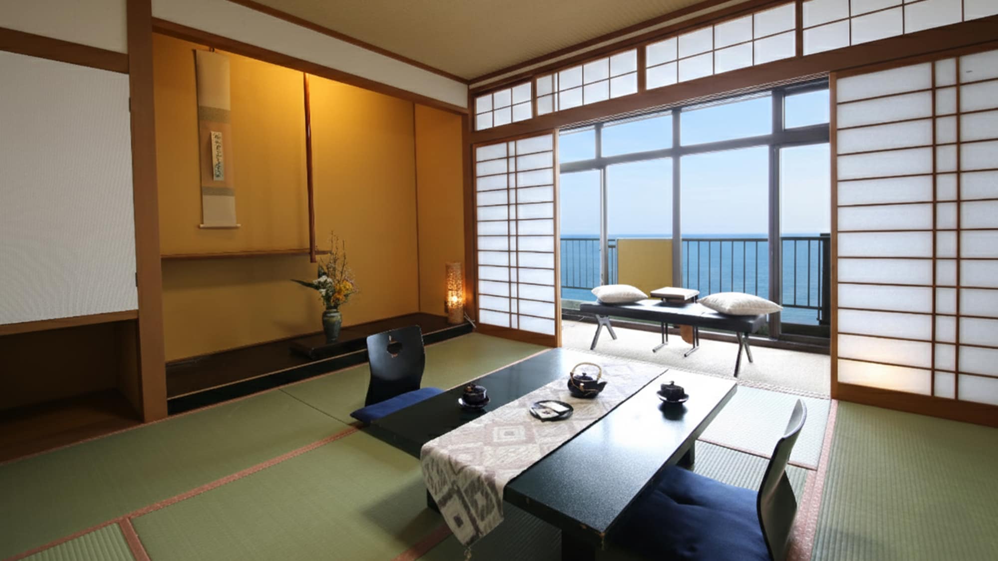 [Ocean-side guest rooms] <Ocean view Japanese-style rooms> A relaxing space where you can feel the Sea of Japan up close