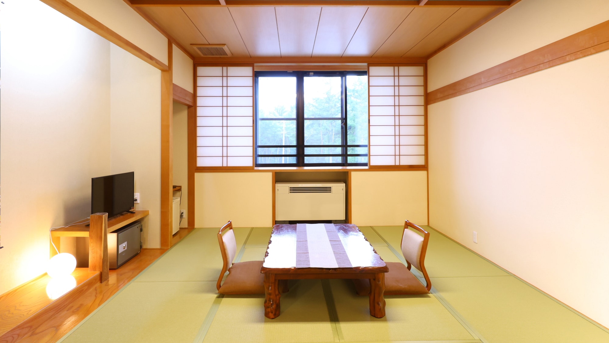 ■ [Japanese-style room] Family-friendly / Mount Ontake view / 10 tatami mats / Up to 4 people