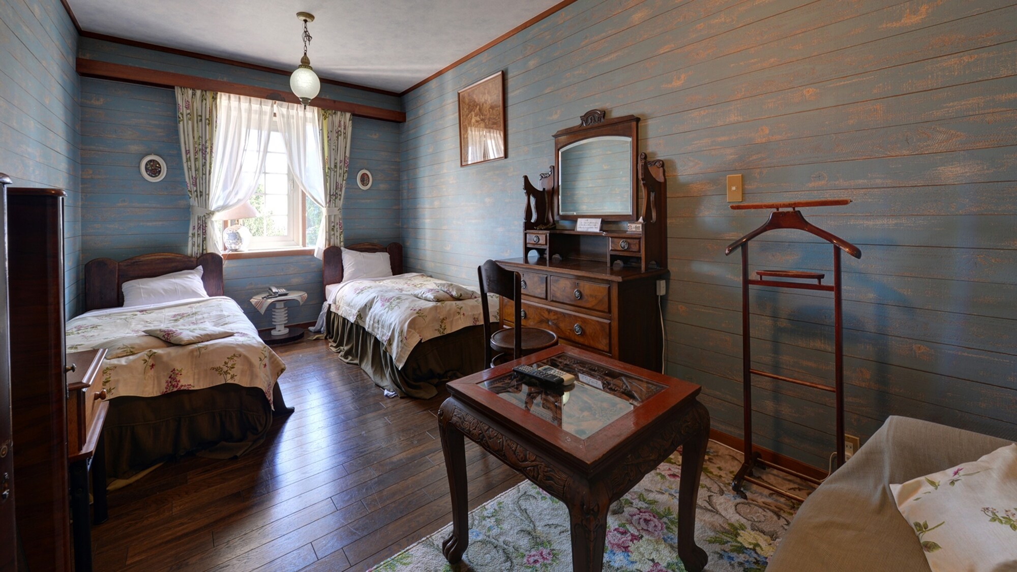 *Guest room (Room 31)