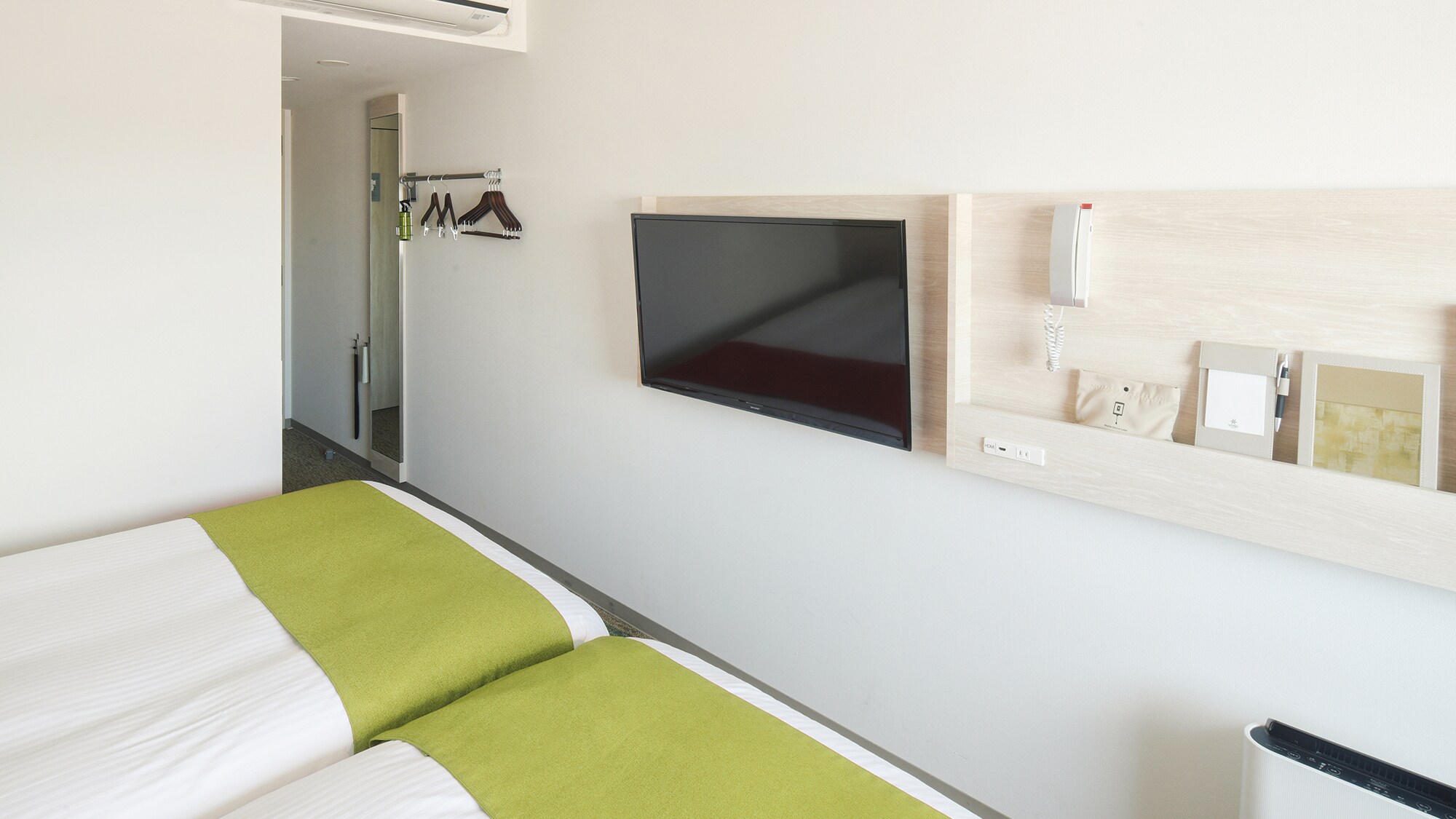 [Standard twin] You can enjoy TV while relaxing on the bed.