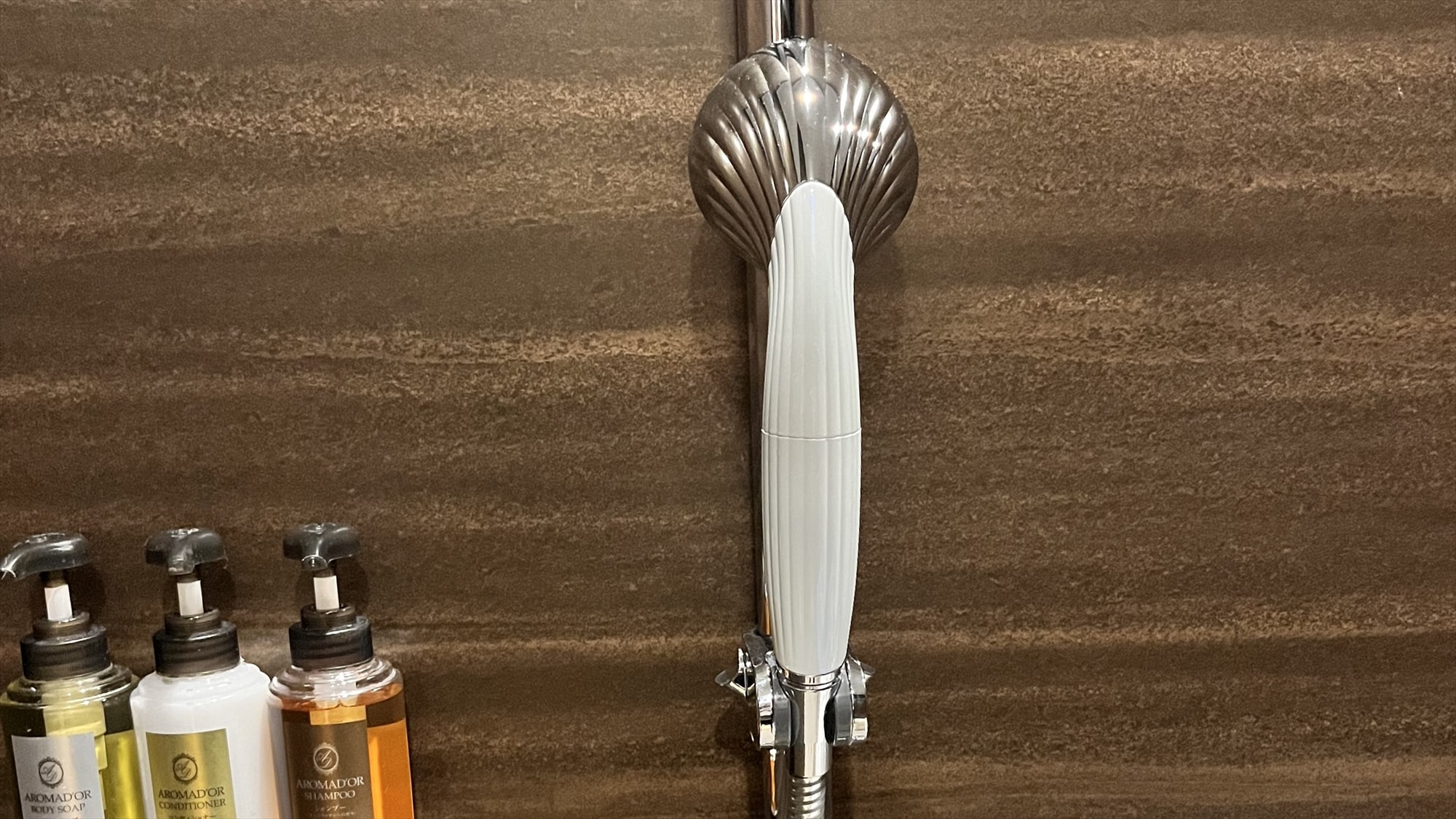 [Deluxe Corner King/Deluxe Twin] Enjoy a comfortable bath time with the "ReFa" shower head.