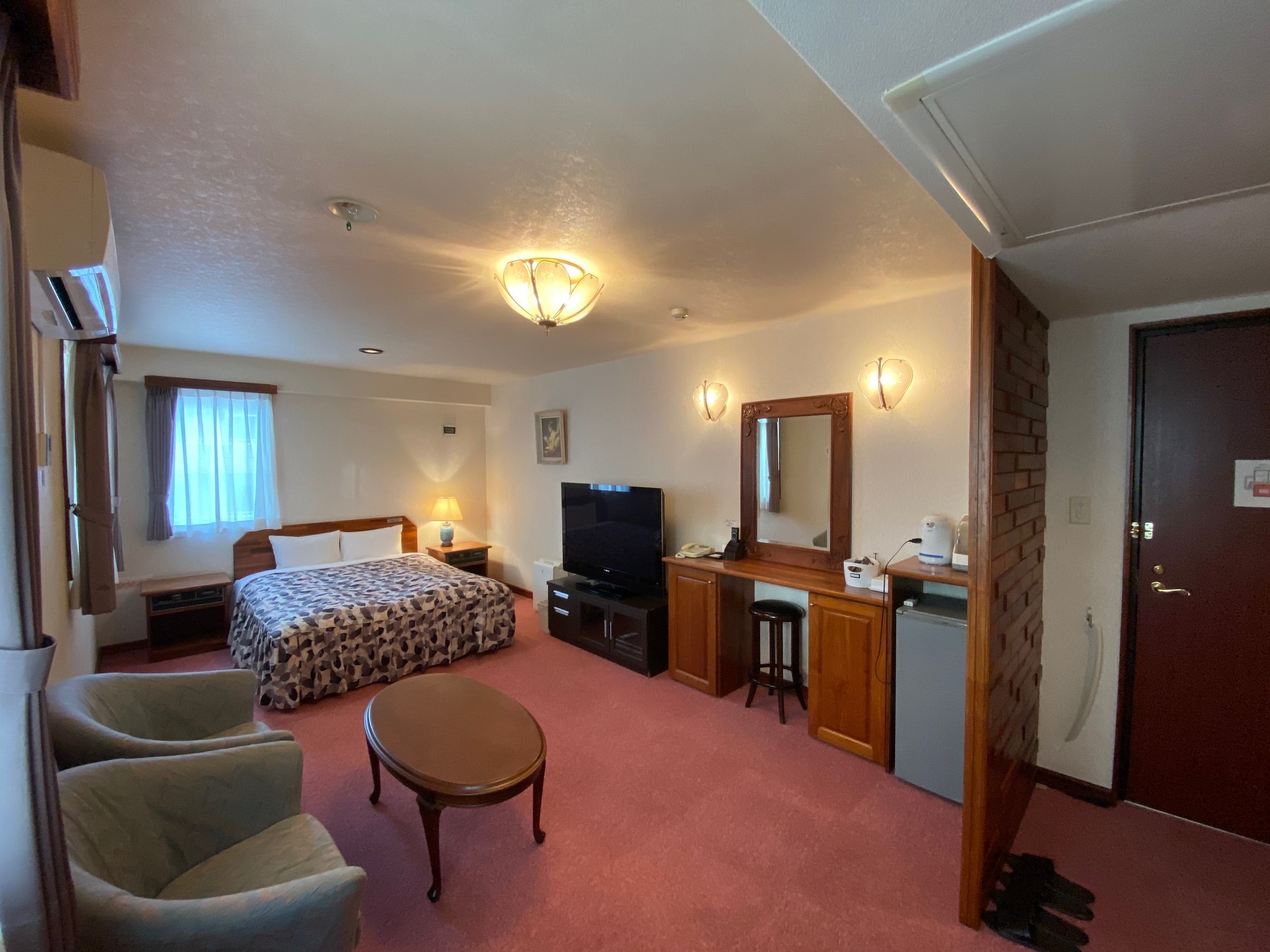 Semi-suite room (33 sqm) with one double bed (160 cm wide) "Non-smoking room"