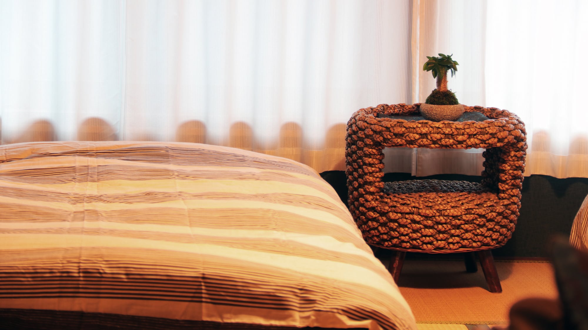 Relaxed retro Japanese-Western style room (16 tatami mats) for 2 people [non-smoking]