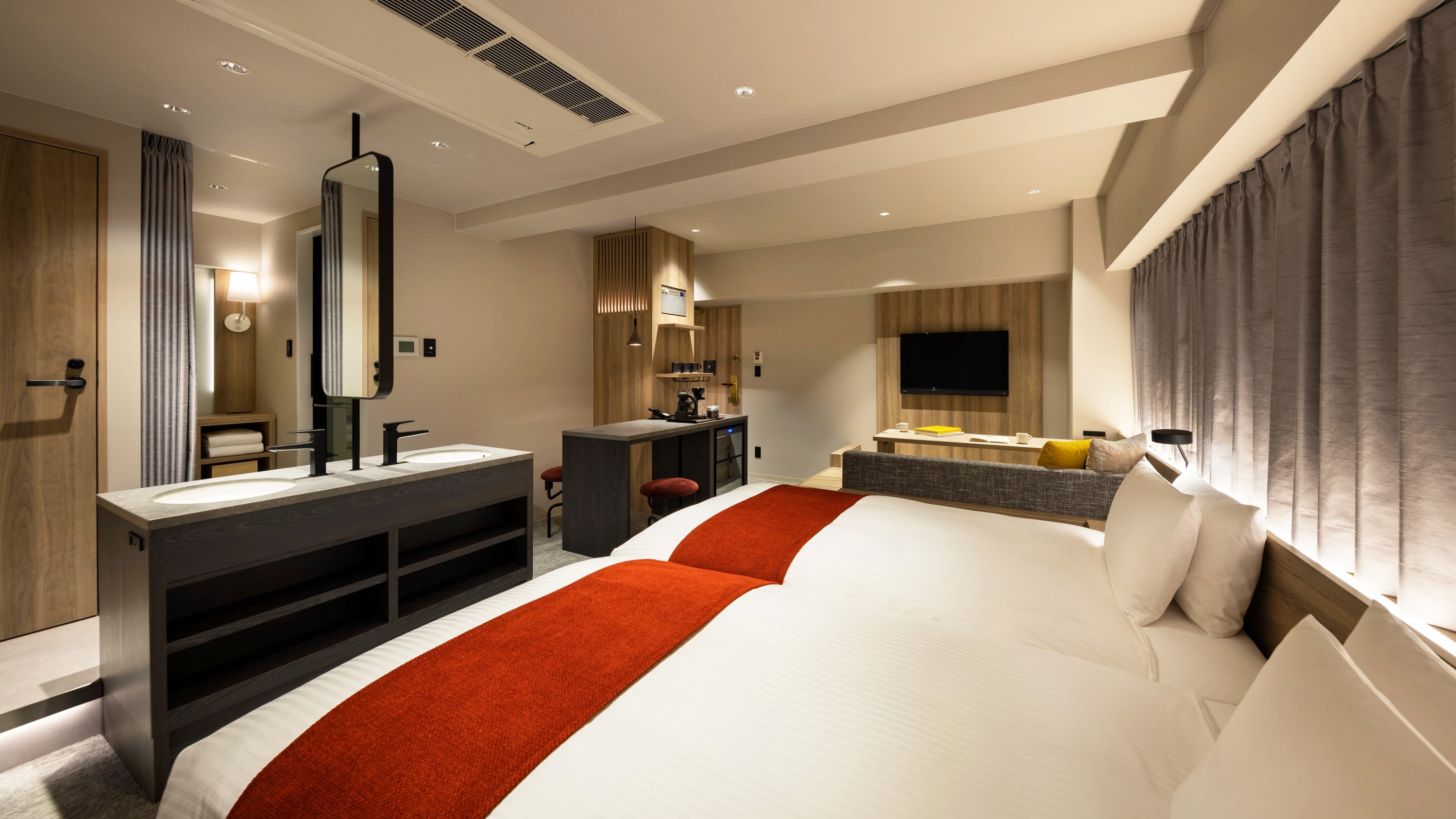 [the b premier] Bed width 110cm x 2, 1 extra bed available