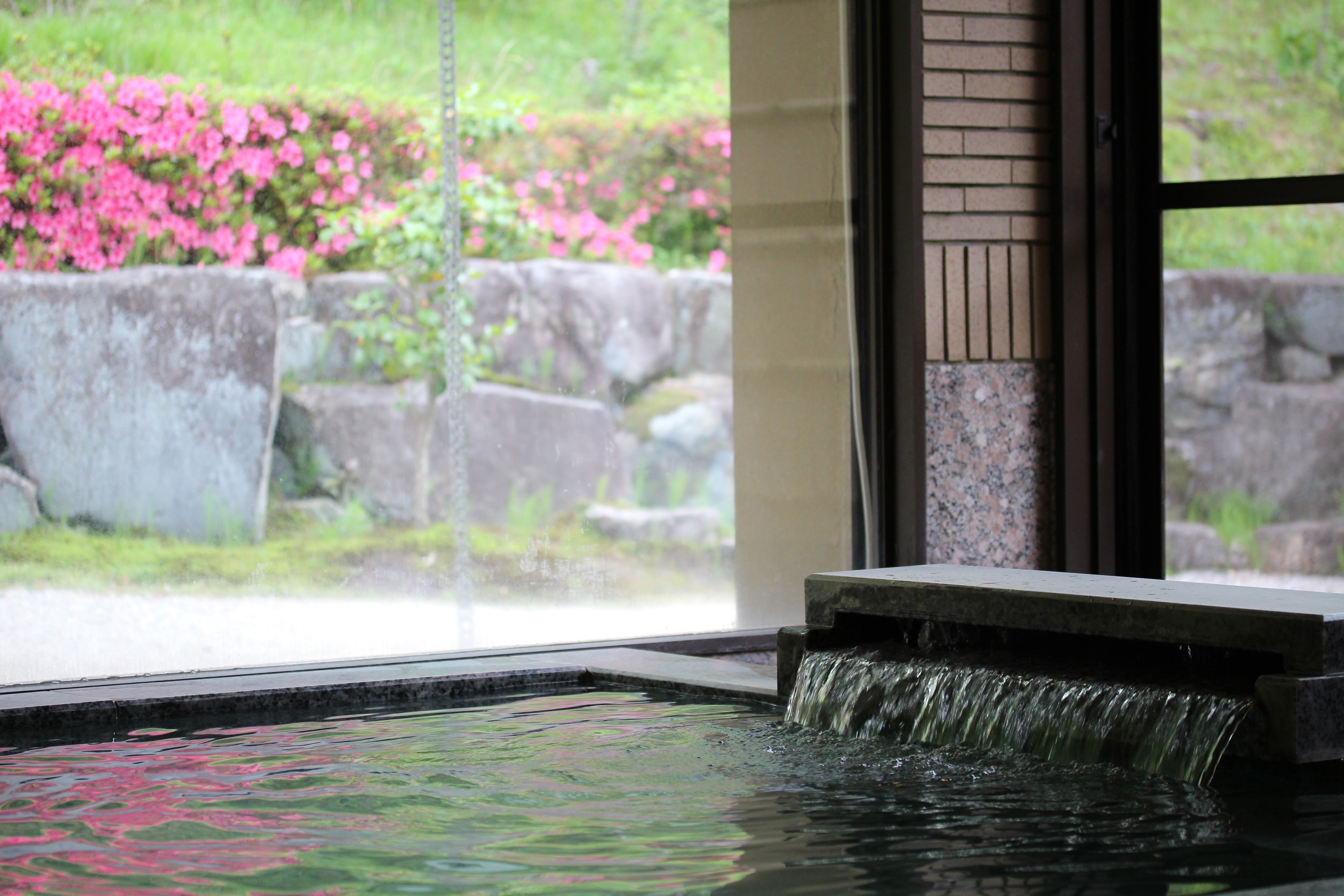 Large public bath - Spring scenery