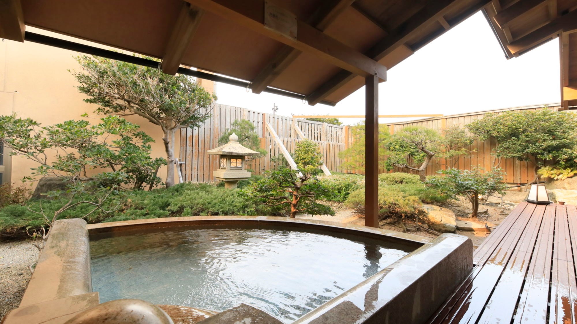 [Open-air bath building/for men] Open-air hot spring bath