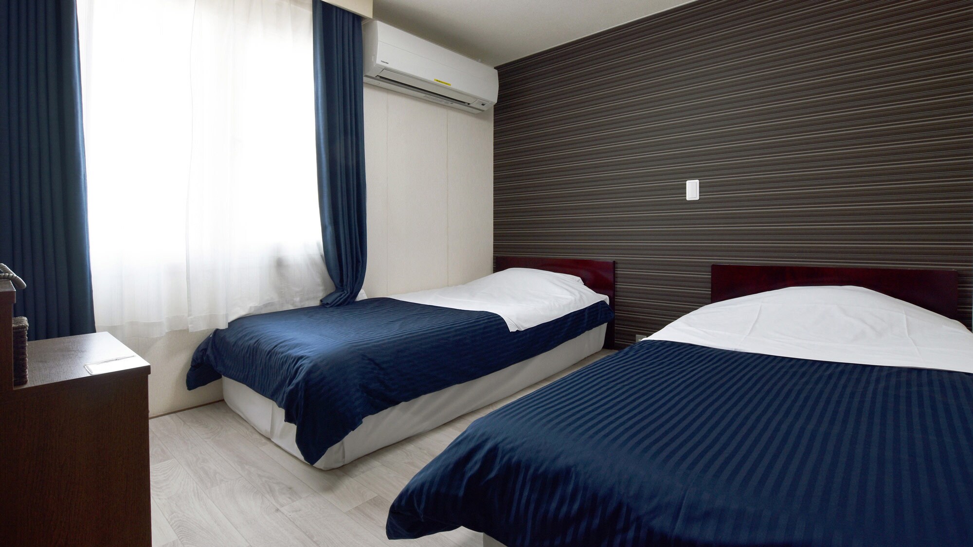 [Twin] Dua tempat tidur single