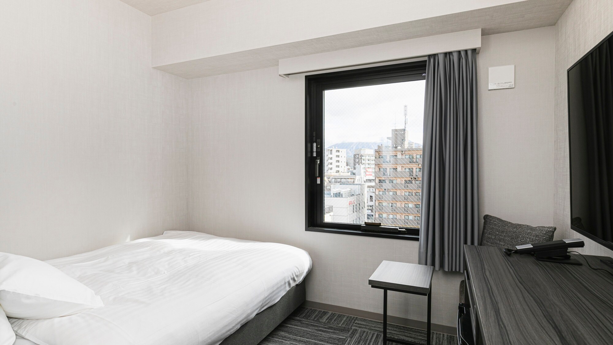 Room/Semi-double/14 square meters (123cm width x 1 bed)
