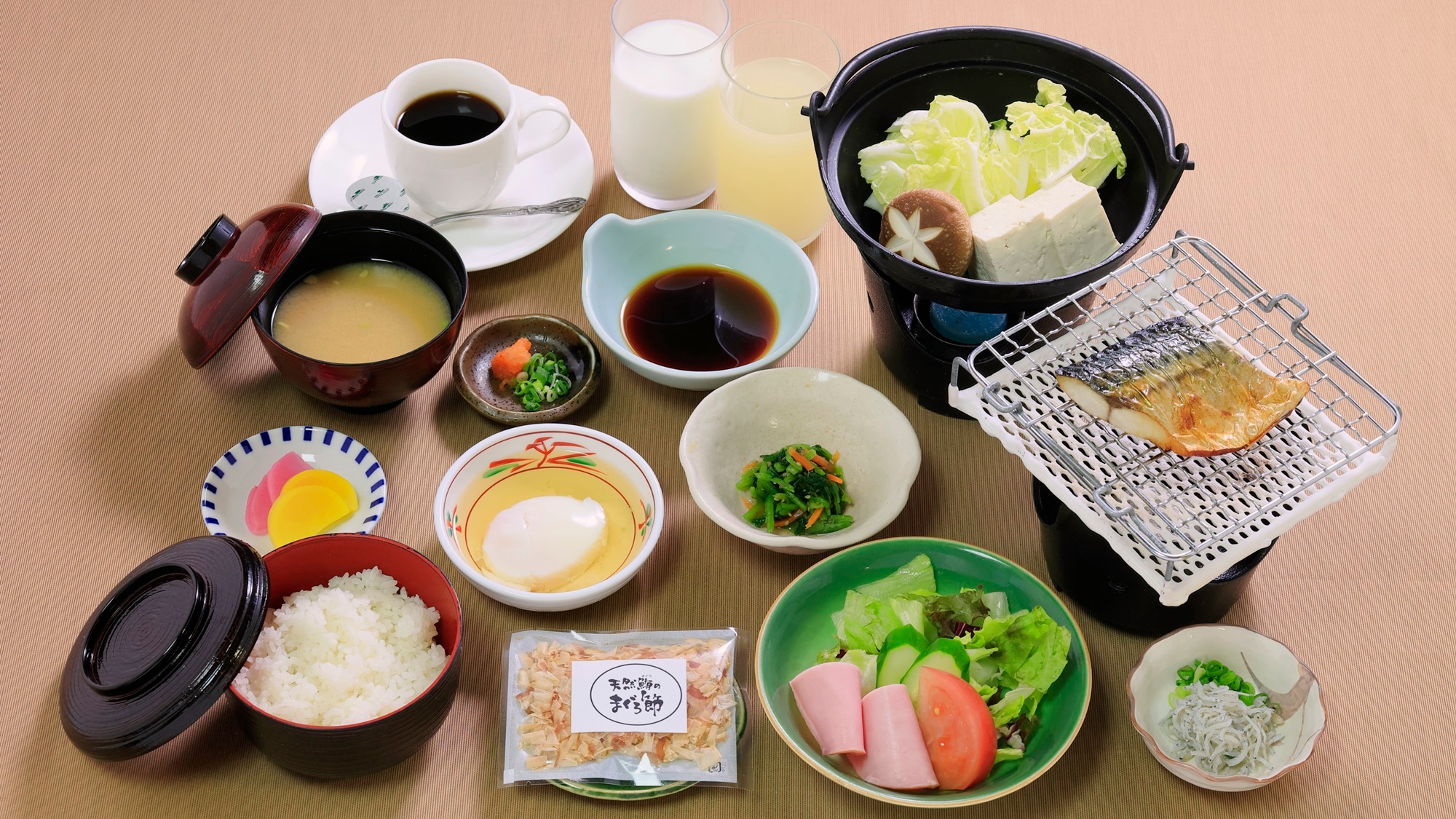 *[Breakfast/Japanese set meal] Wild tuna flakes go perfectly with rice.