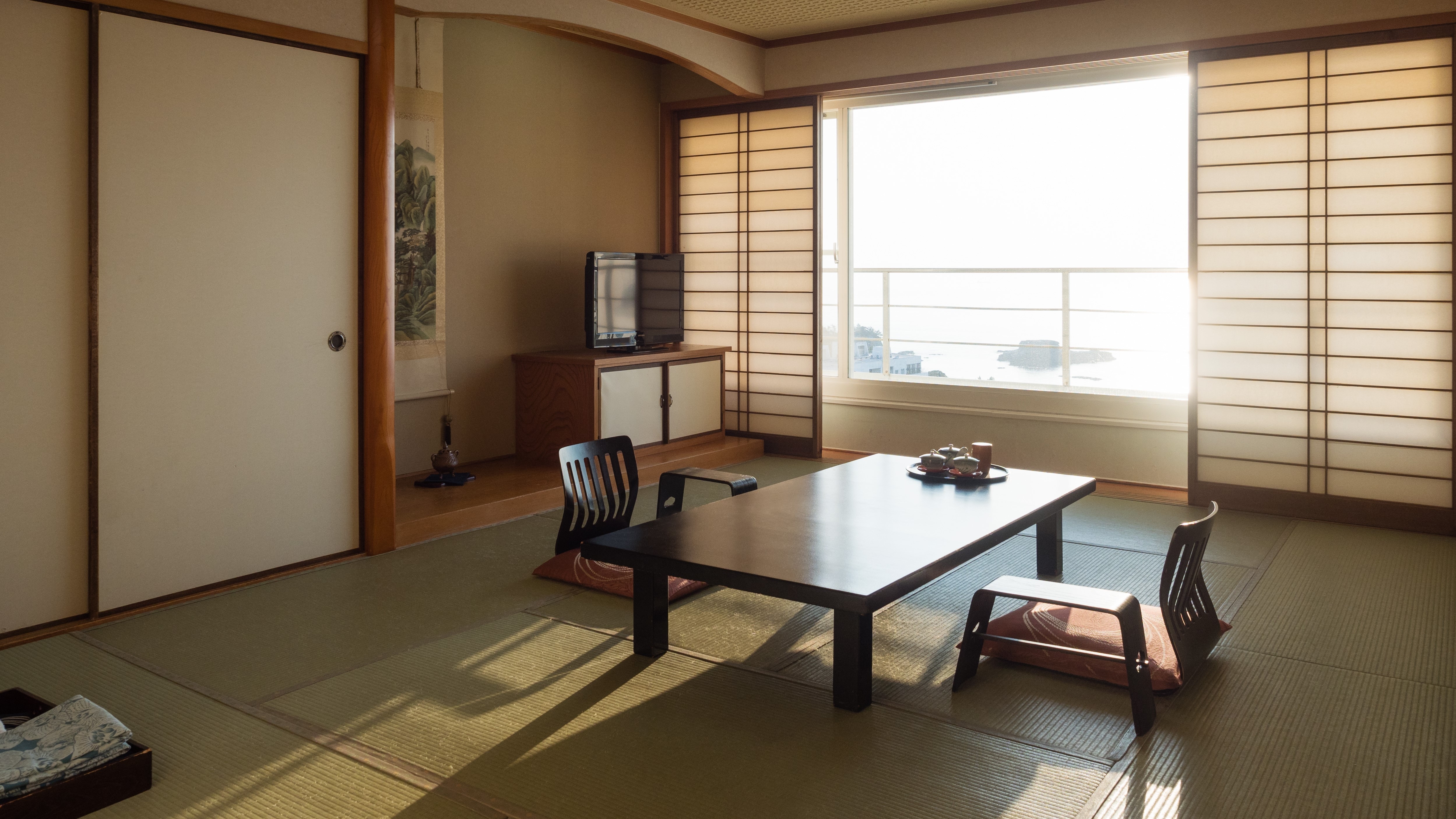 [Japanese-style room / overlooking the sea] 8 tatami mats / up to 3 people / smoking