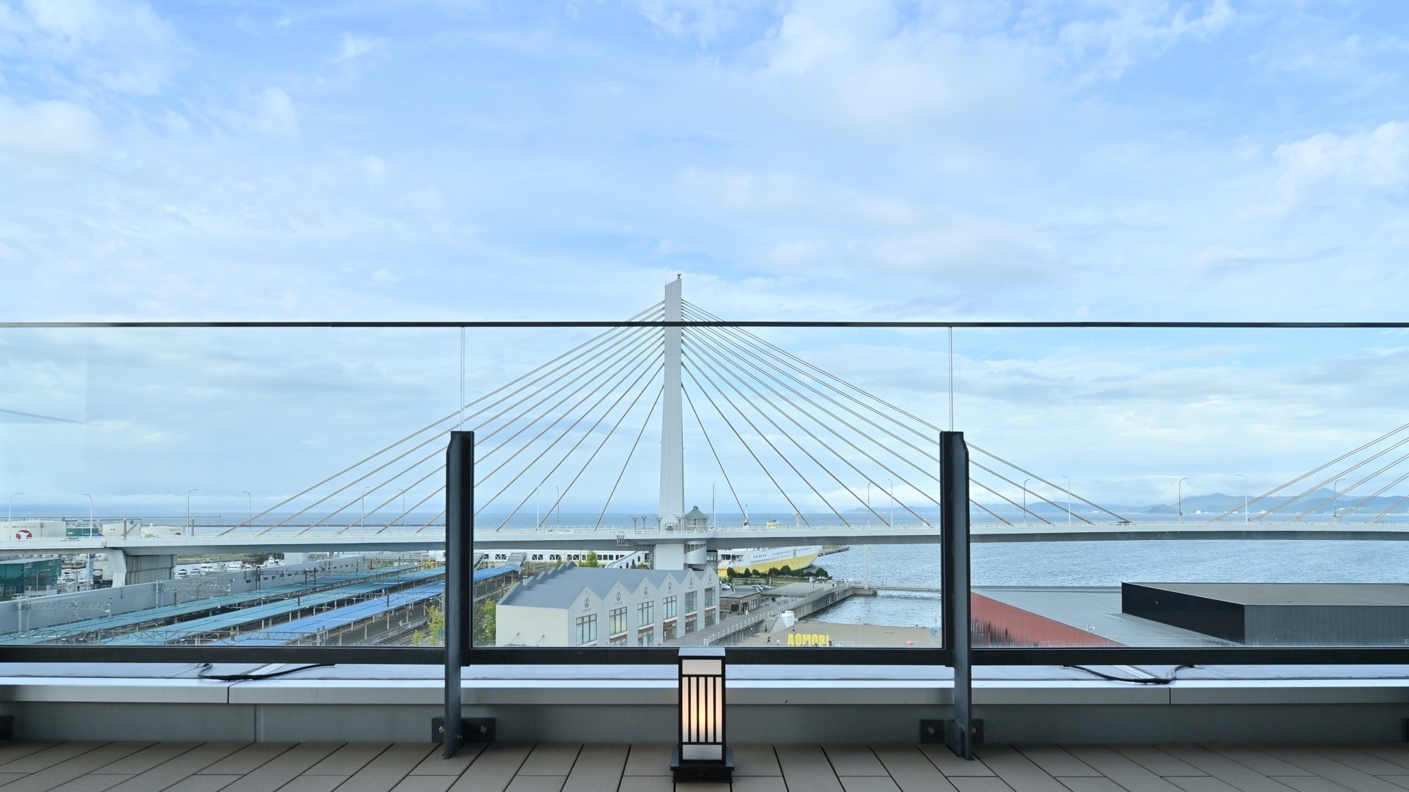 [Hotel Facilities] "Wellness Center" Enjoy a relaxing time on the wooden deck with a panoramic view of Aomori city center.