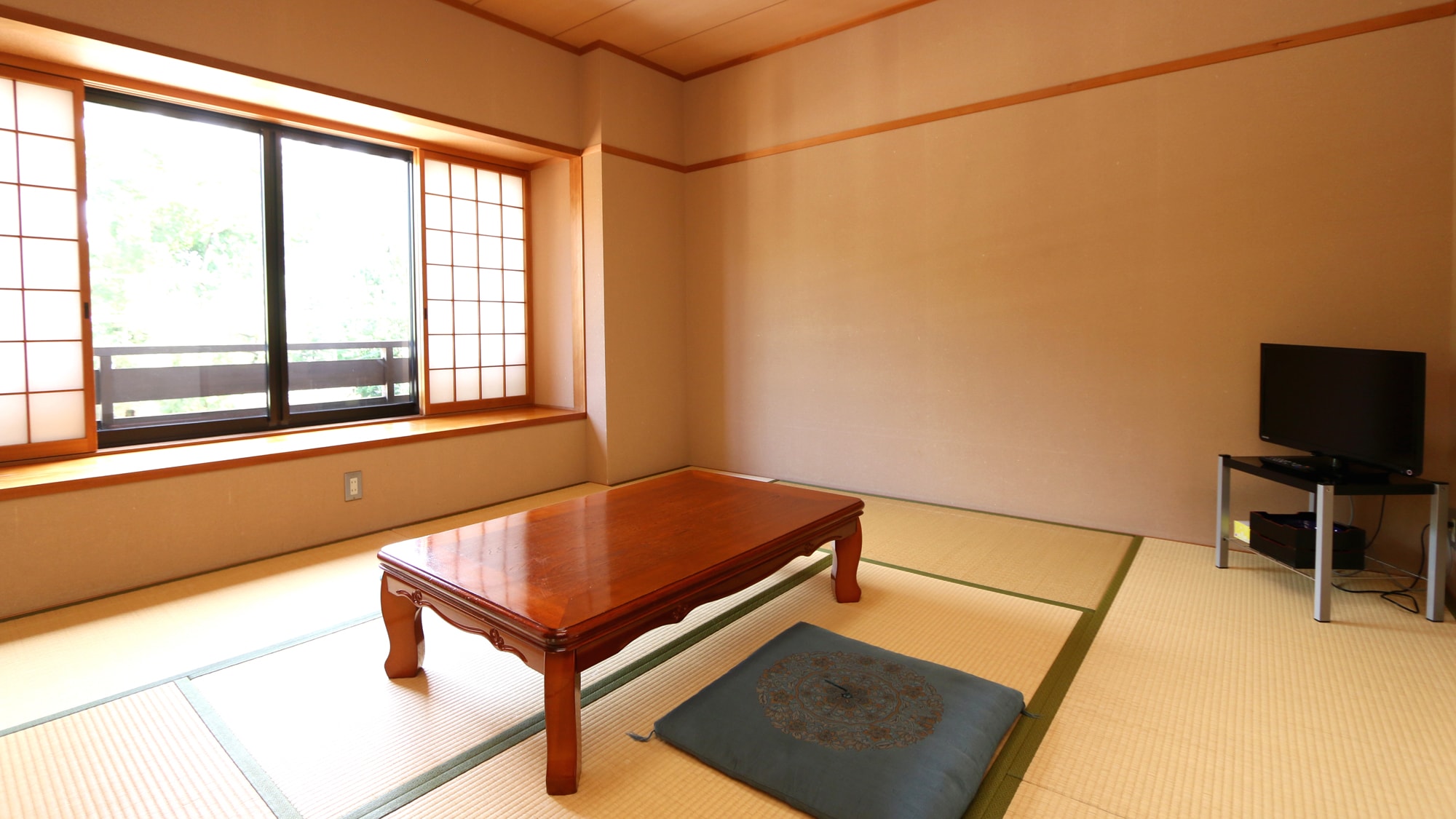 《8 tatami Japanese-style room》Please relax and unwind