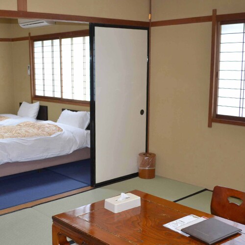 [Japanese-Western room (10 tatami mats + twin bed)]
