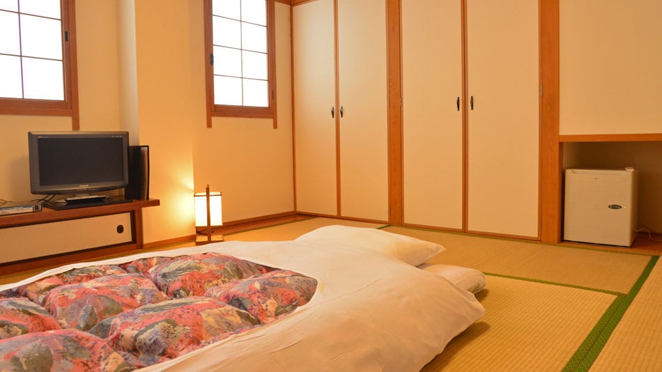 [Japanese-style room (small)] Please relax in a tatami room.