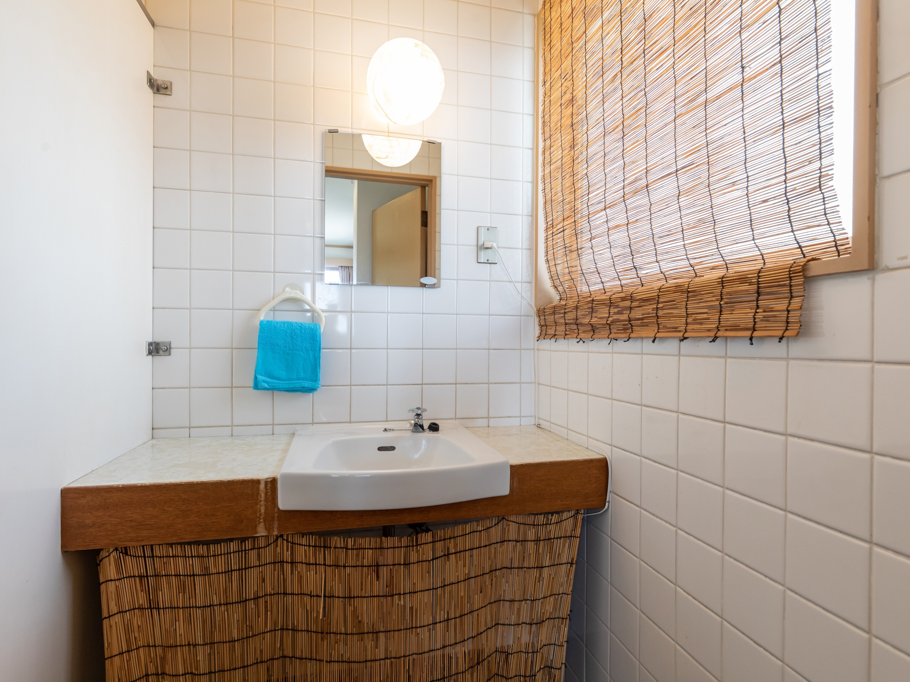 [Non-smoking] Japanese-style room for 1-3 people (with toilet and shared bathroom) 8 tatami mats Washroom