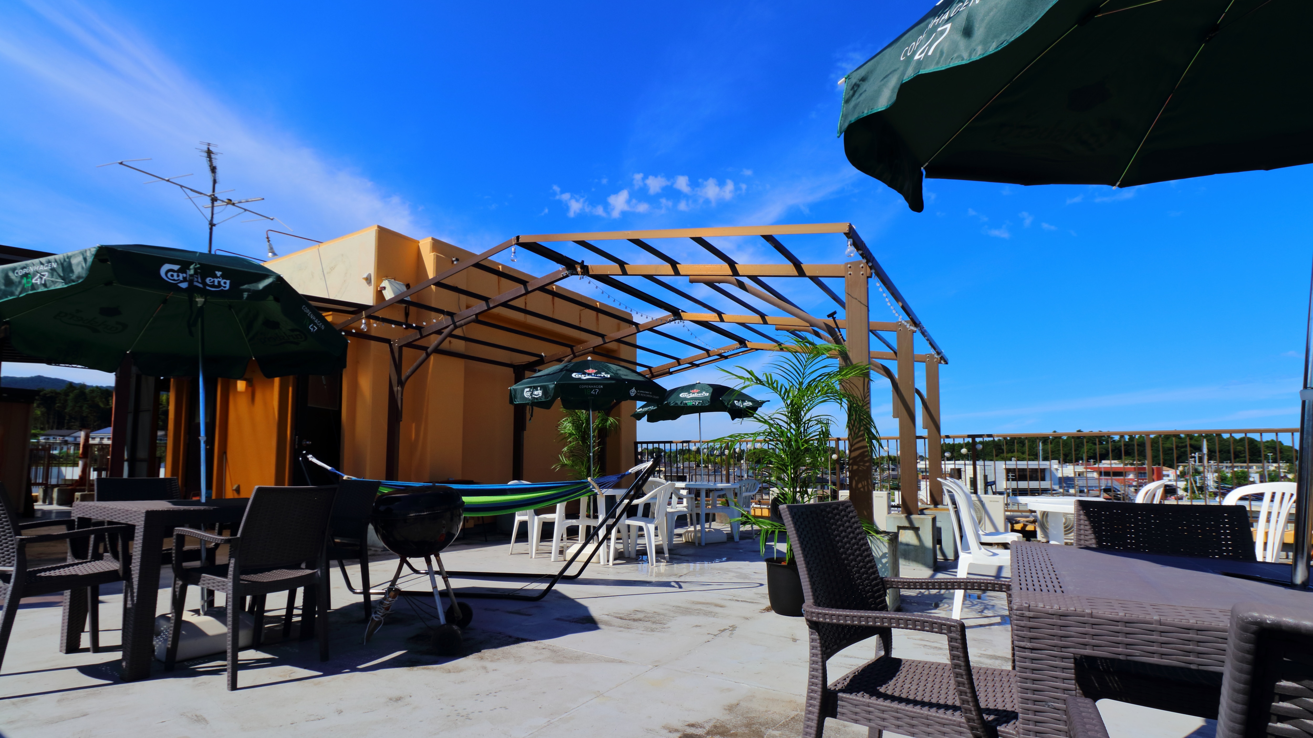 [Rooftop] During the day, you can enjoy your own time while drinking beer.