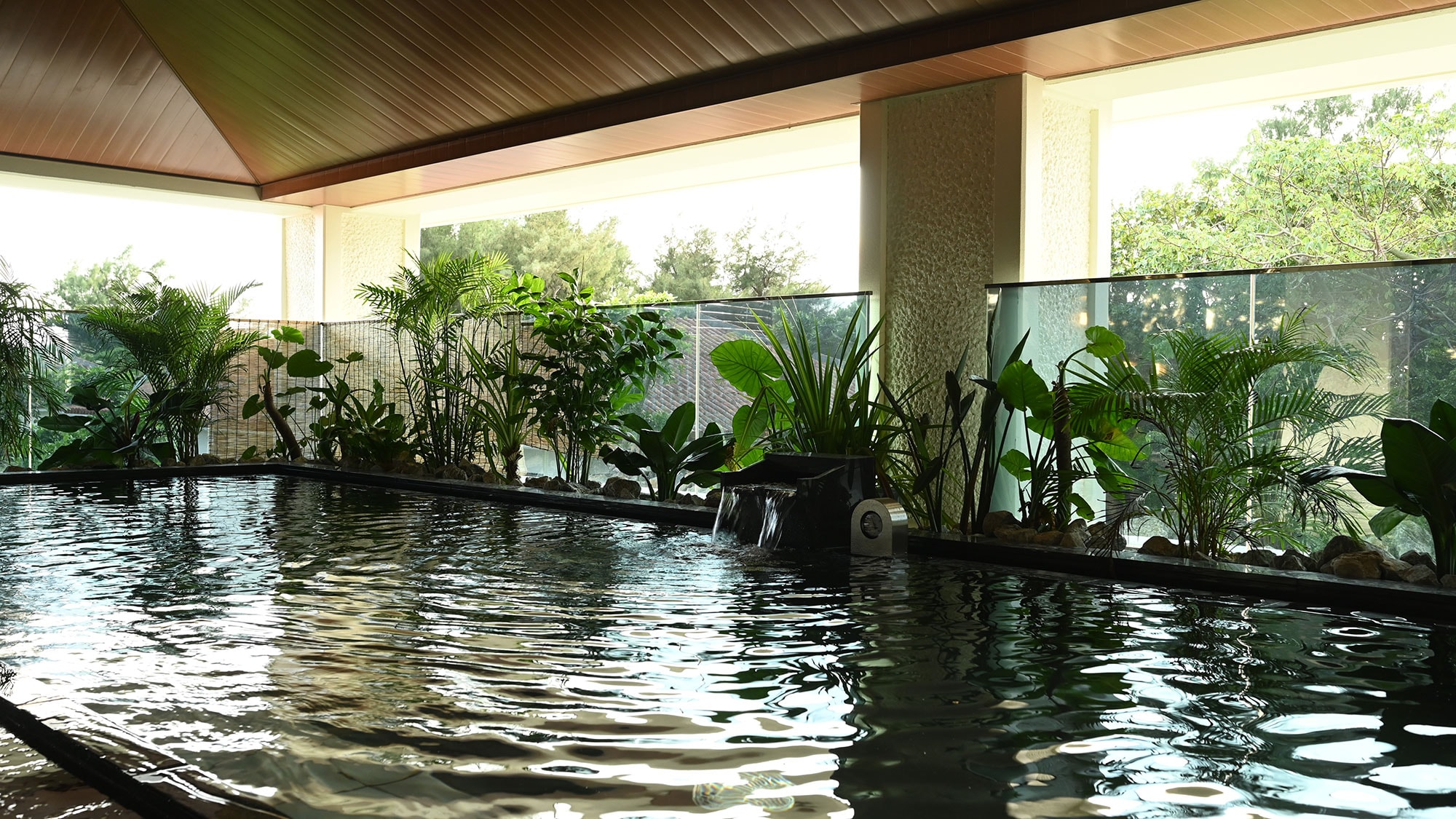 [Large bath] We have a large bath where you can relax and unwind.