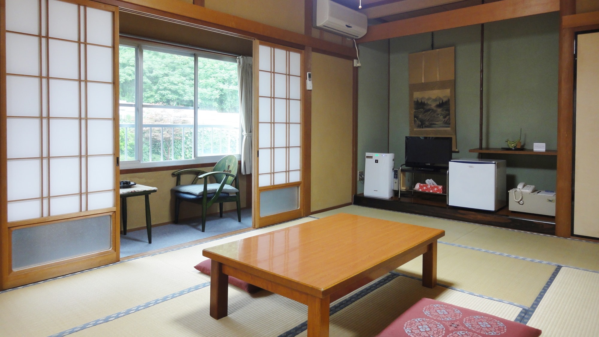 * [Example of a Japanese-style room] We will prepare a room according to the number of people.