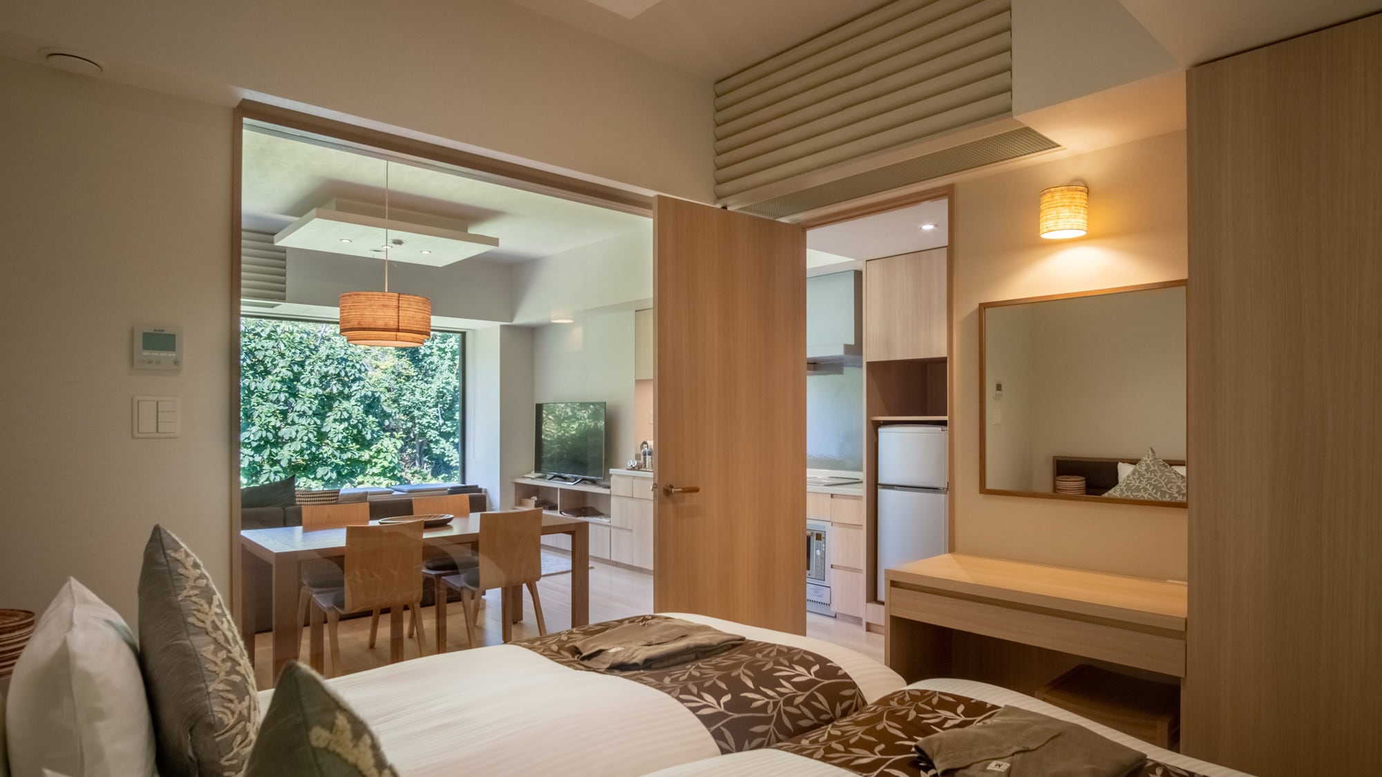 [2 bedrooms] Bed space and living room