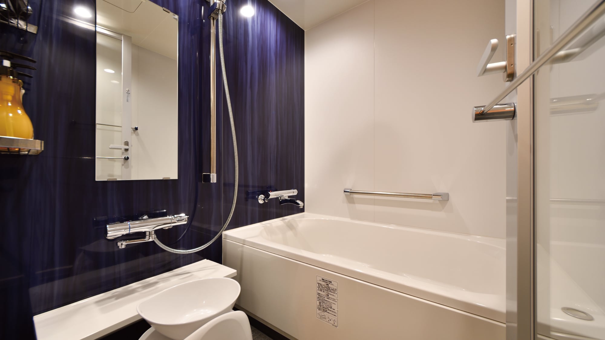 Artists Rooms Fourth Room, Triple Room, Deluxe Twin Room