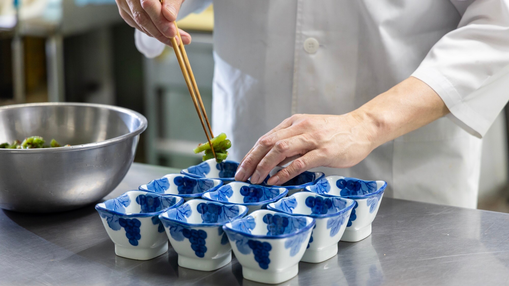[Bữa sáng/Buffet món nhỏ] Mỗi món ăn đều được chuẩn bị chu đáo. Một bữa sáng sang trọng nhưng vẫn chú trọng đến hình thức.