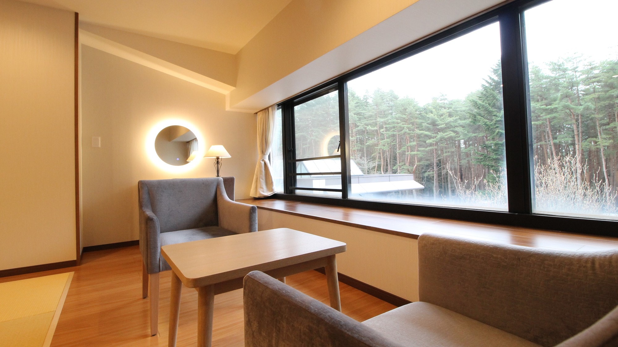 [With 100-inch super screen] Superior Japanese and Western room