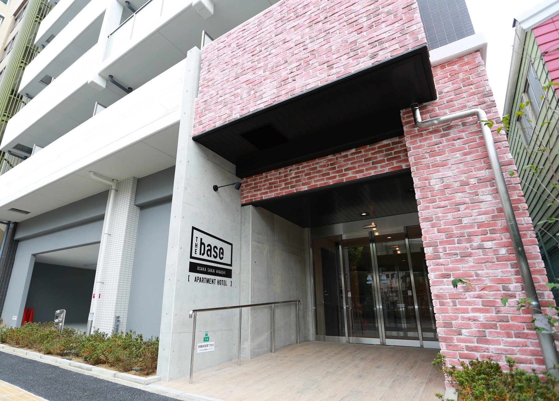 Main building exterior horizontal _1800 & 1200