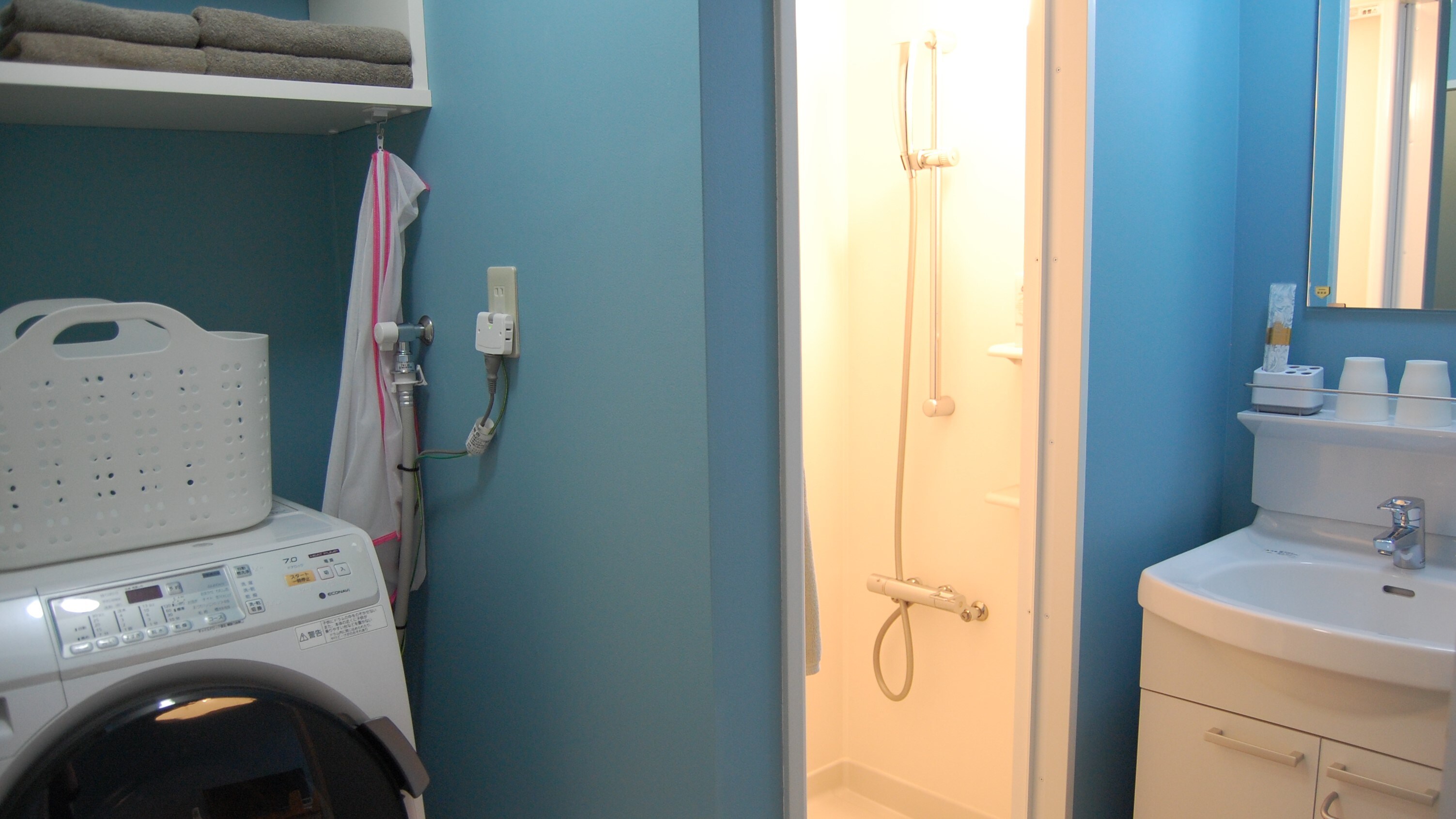 Cafe room (washroom and shower room)