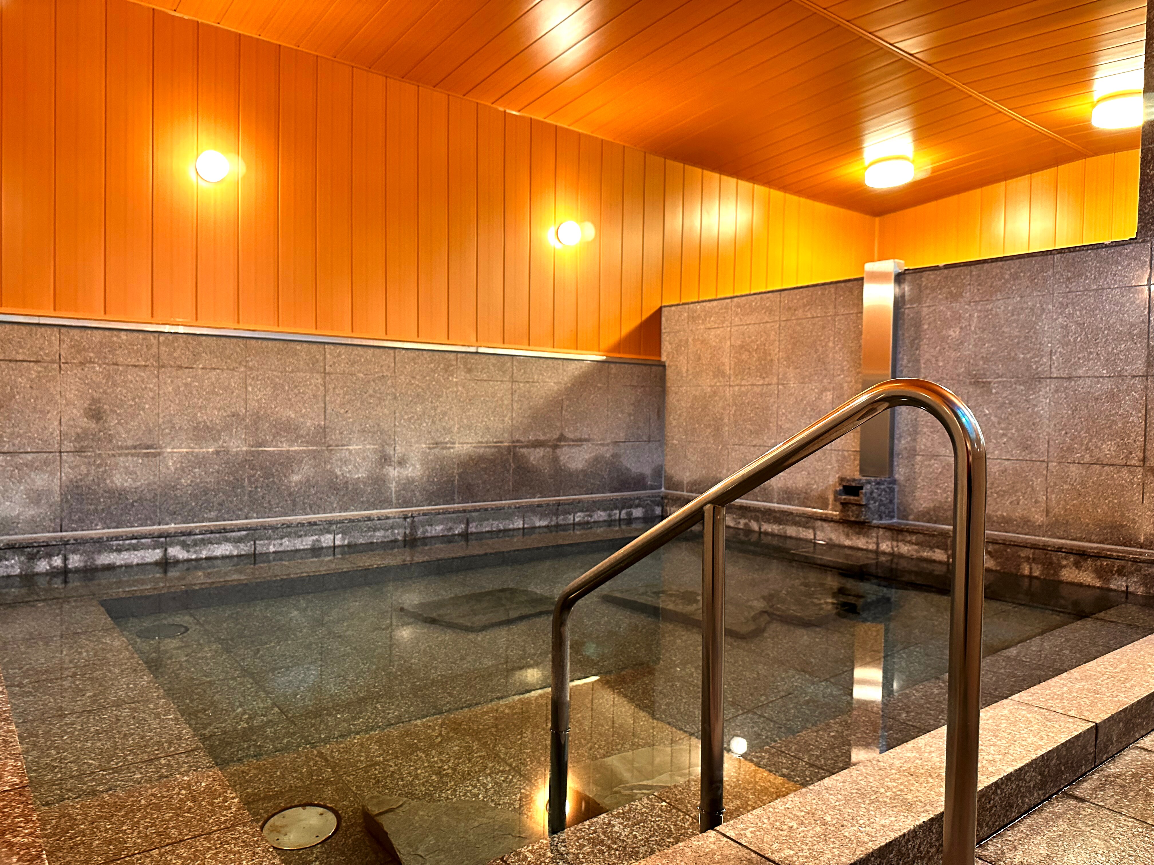 Radon bath for men