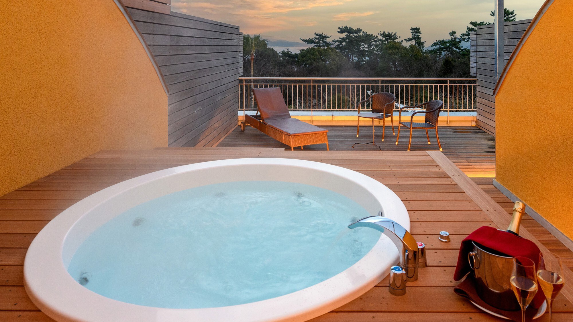 All 8 rooms in the main building have an open-air bath and private sauna room!