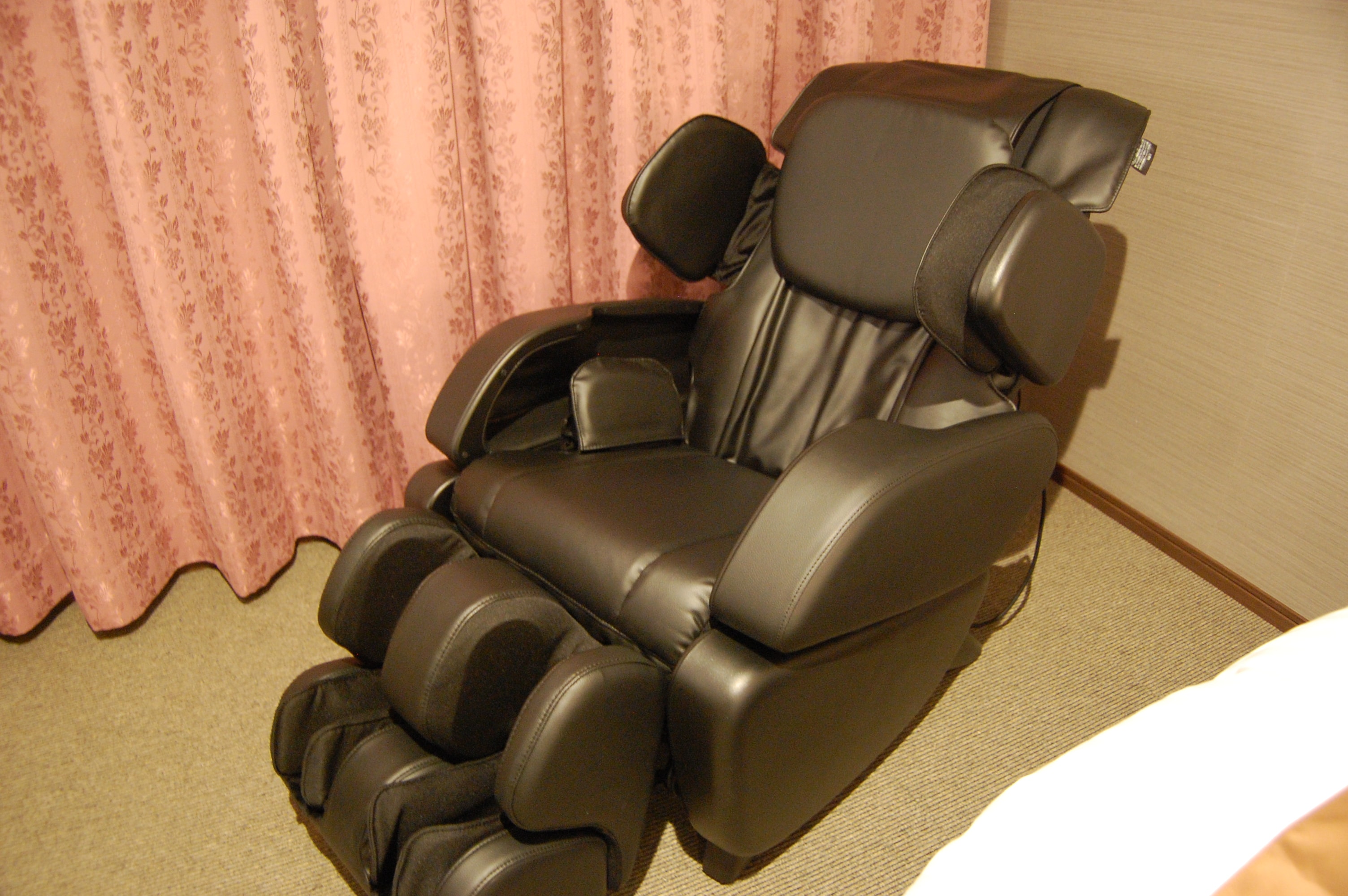 All rooms are equipped with reclining massage chairs