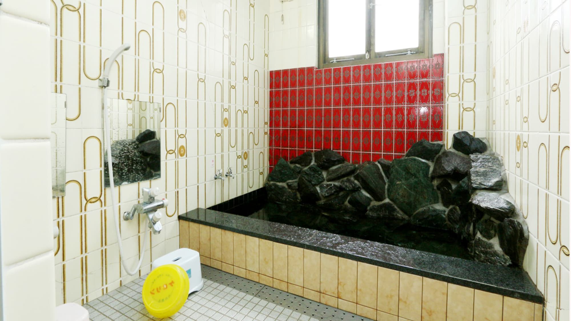 ◆Kamar Mandi◆Ada satu kamar mandi untuk pria dan satu untuk wanita.