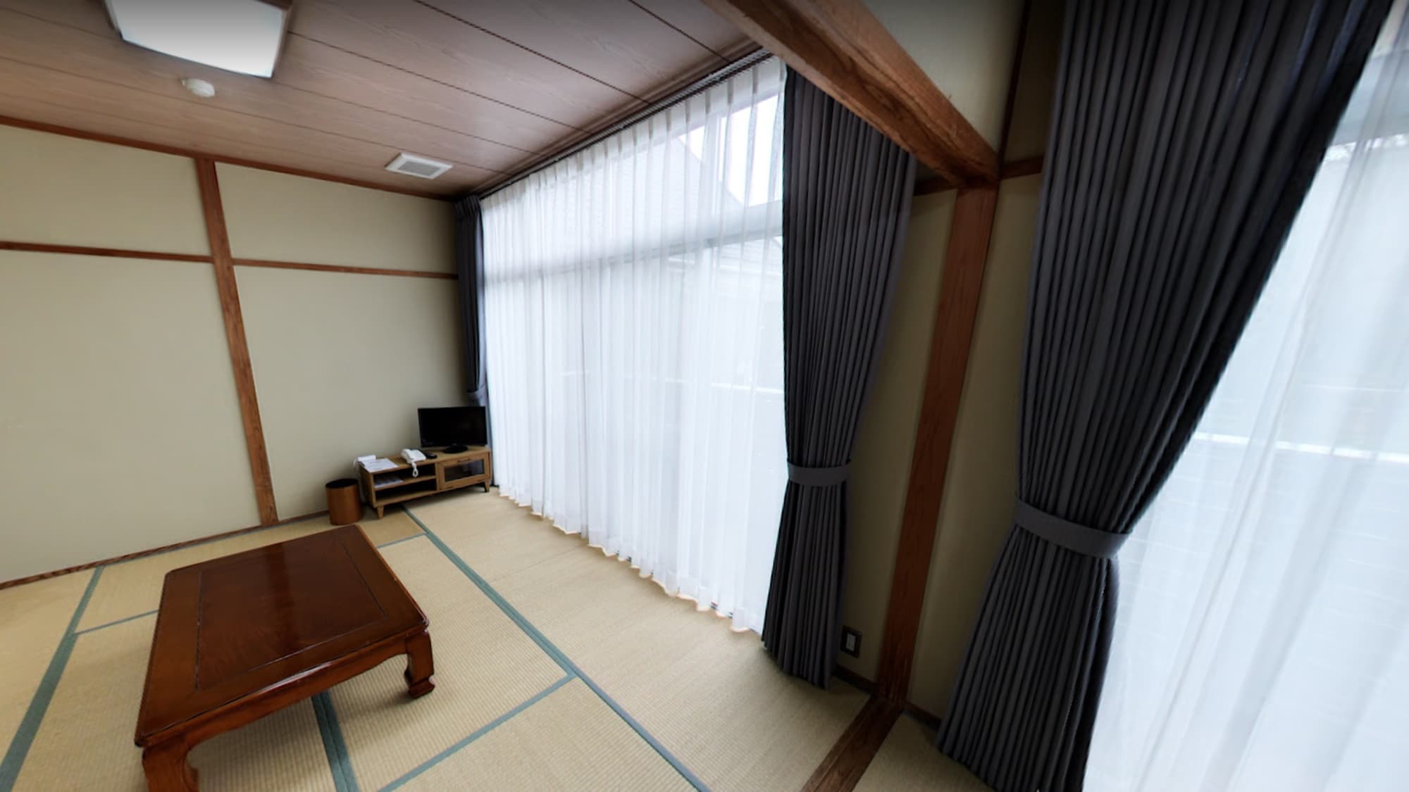 [Example of a 16-tatami Japanese-style room] A spacious room perfect for families and groups!