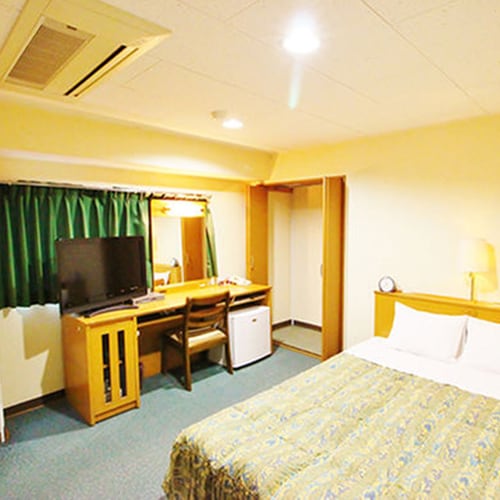 Wide closet double bed