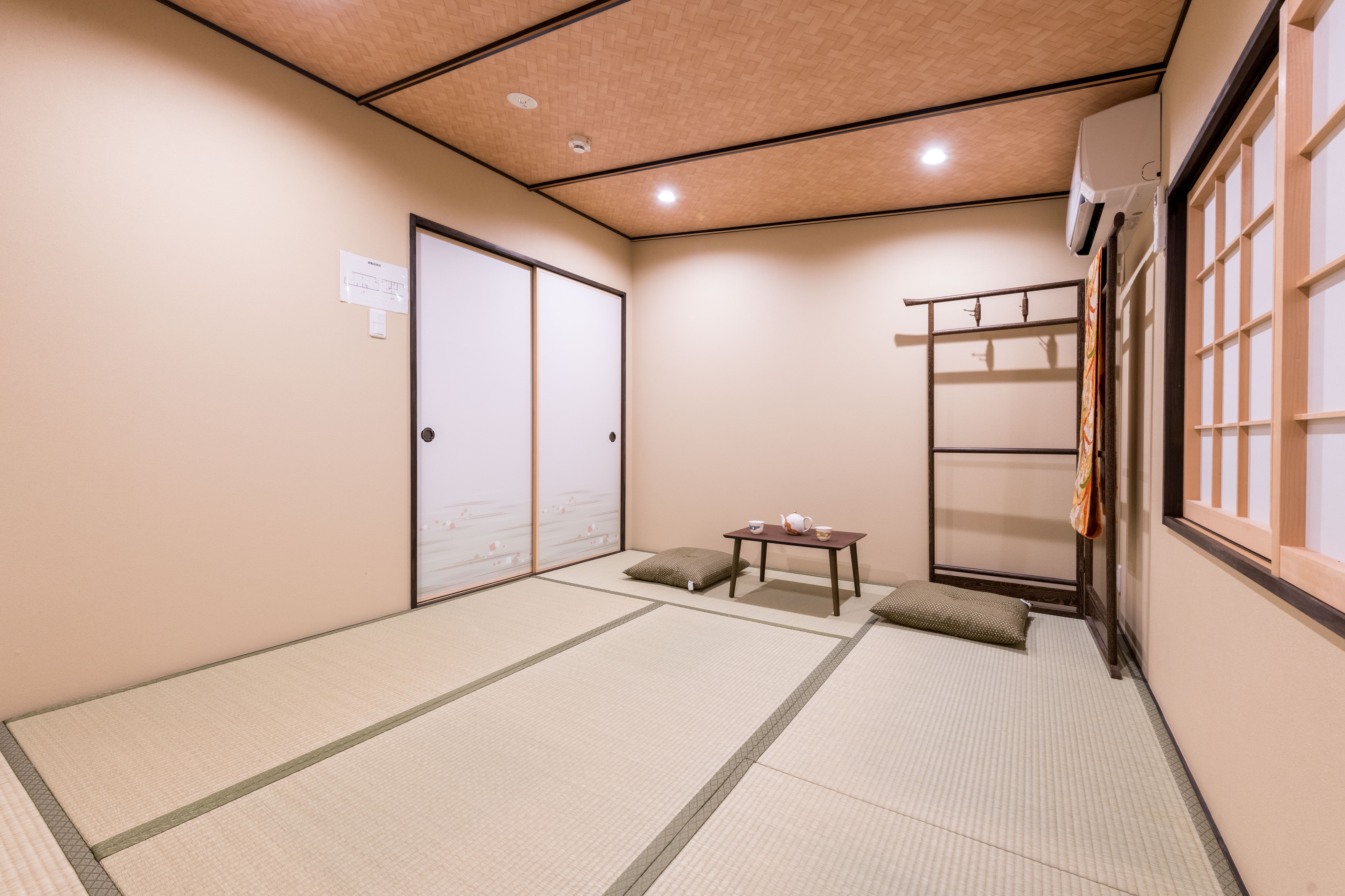 Japanese-style room